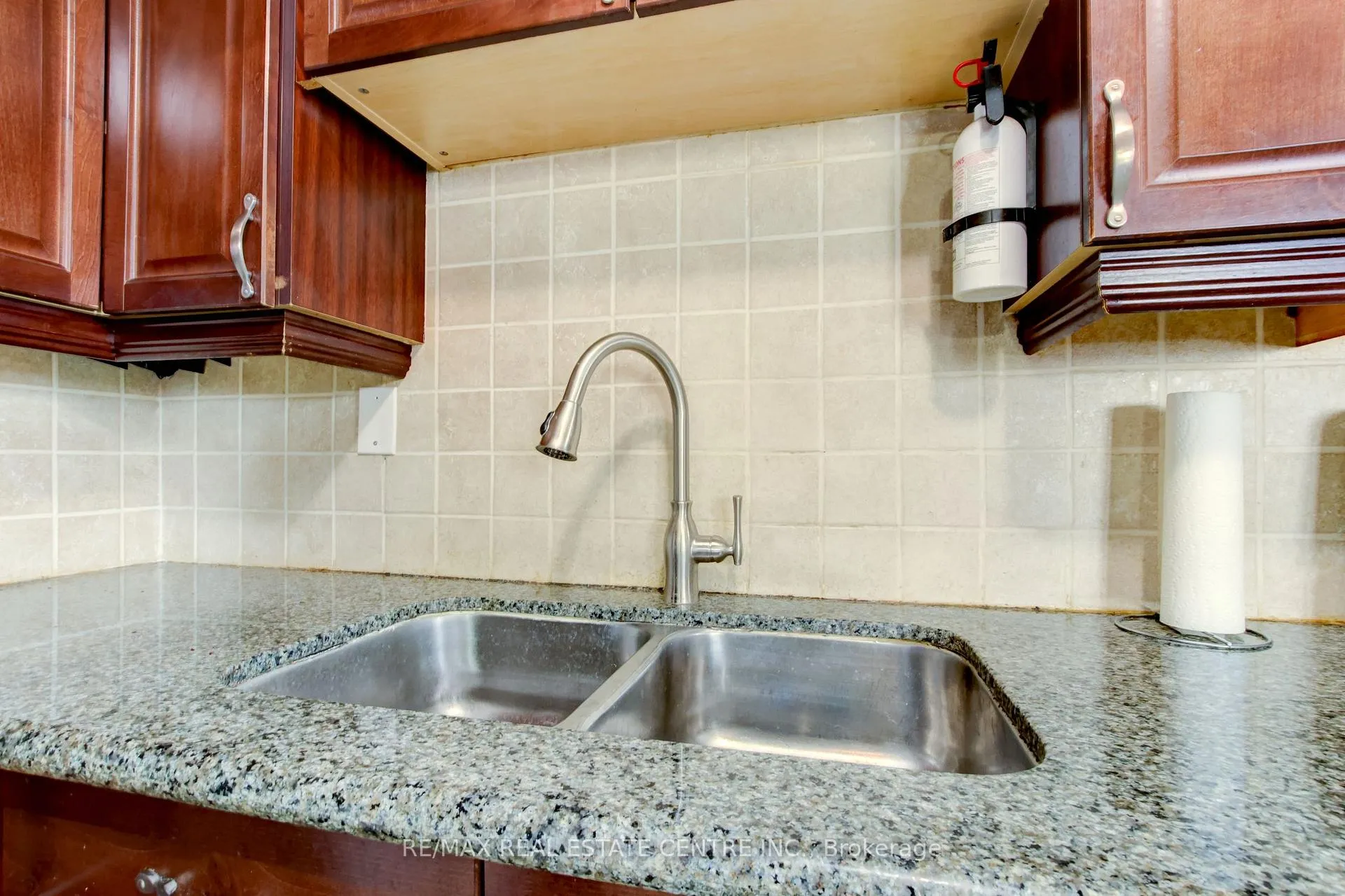 Photo 14 of Unit 1202, 2345 Confederation Parkway, Mississauga, Cooksville — HOMEH