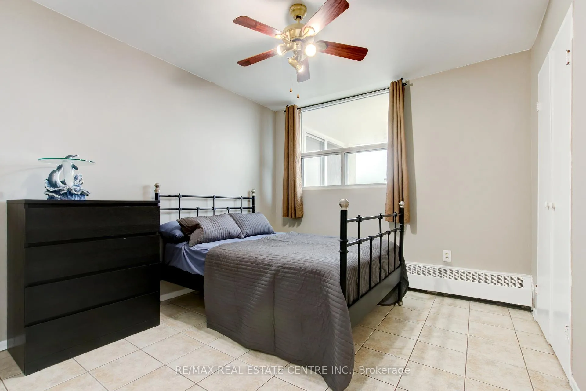 Photo 21 of Unit 1202, 2345 Confederation Parkway, Mississauga, Cooksville — HOMEH