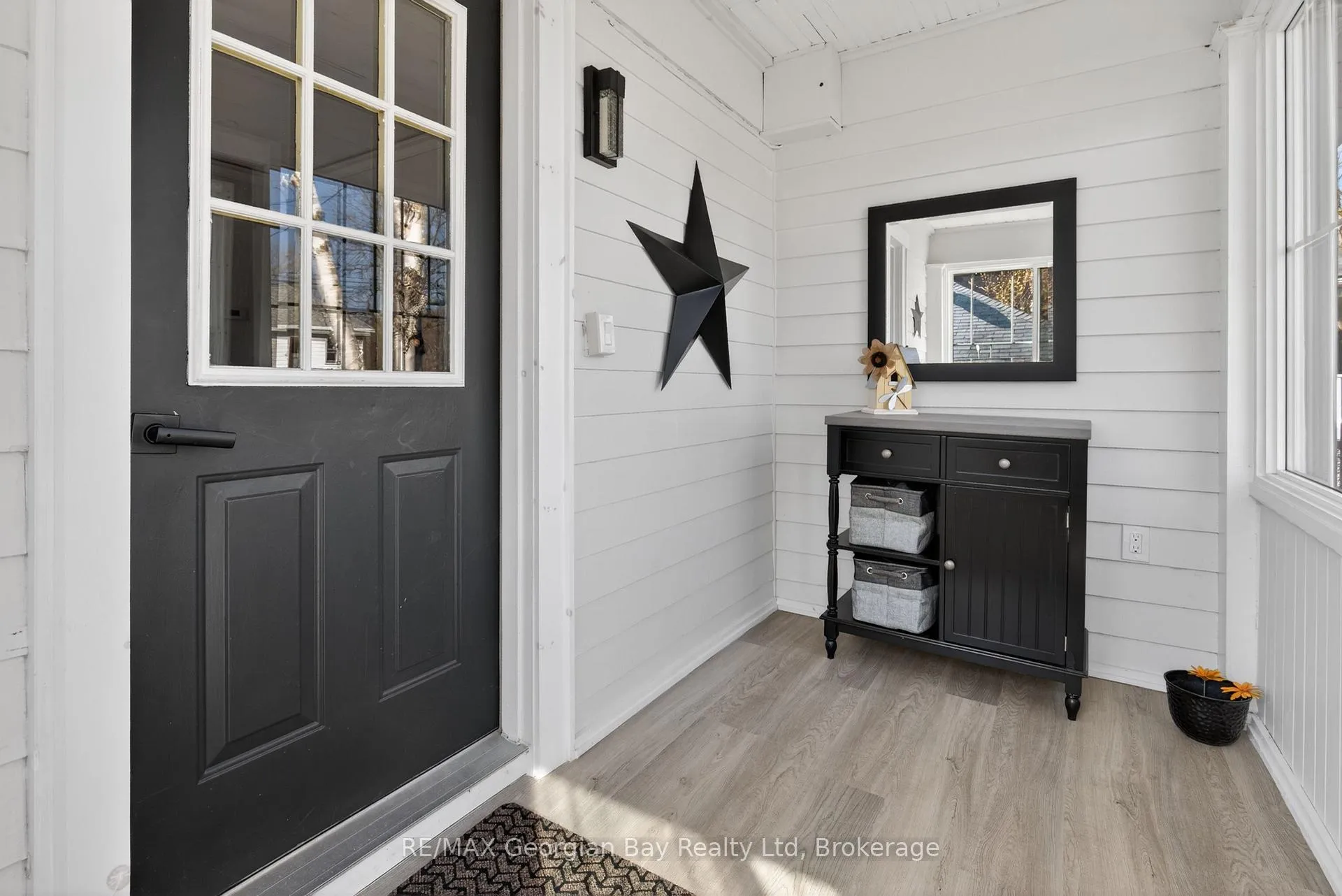 Photo 3 of 641 Bay Street, Midland — HOMEH
