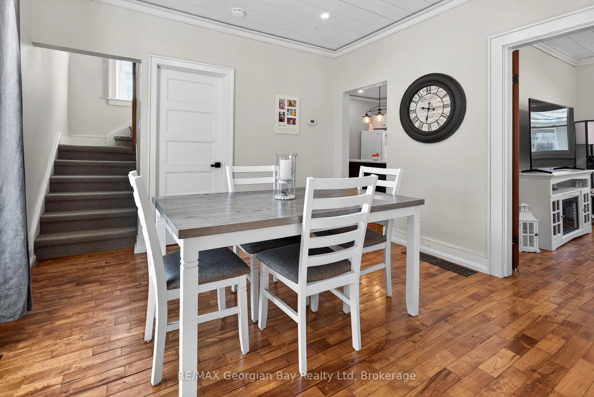 Photo 5 of 641 Bay Street, Midland — HOMEH