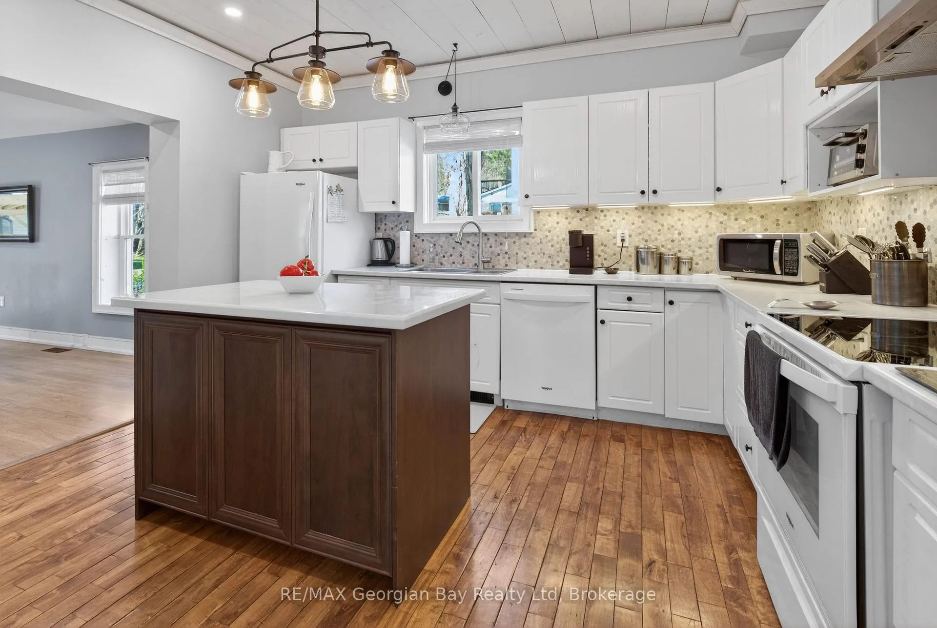 Photo 9 of 641 Bay Street, Midland — HOMEH