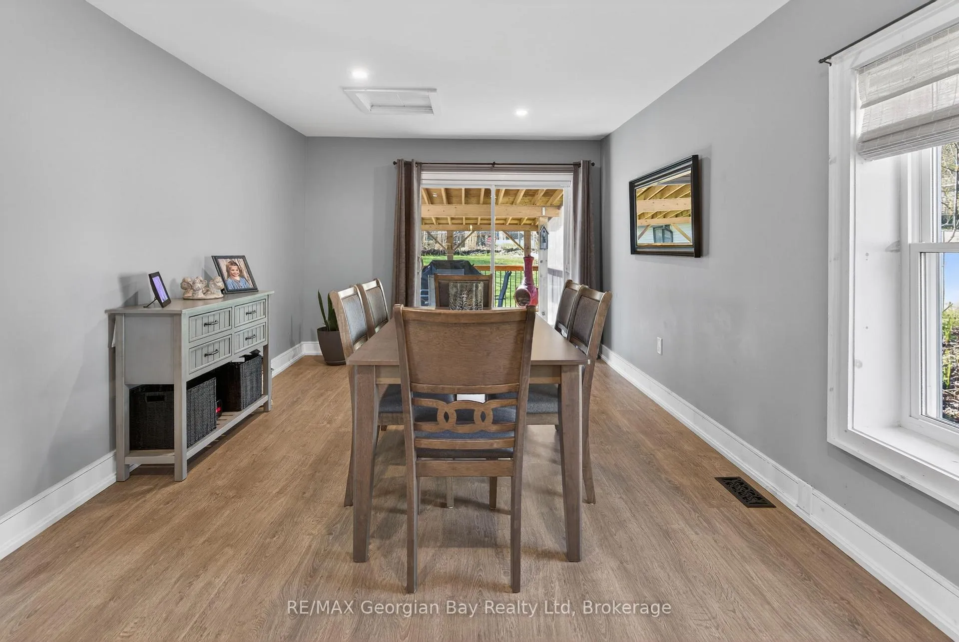 Photo 12 of 641 Bay Street, Midland — HOMEH