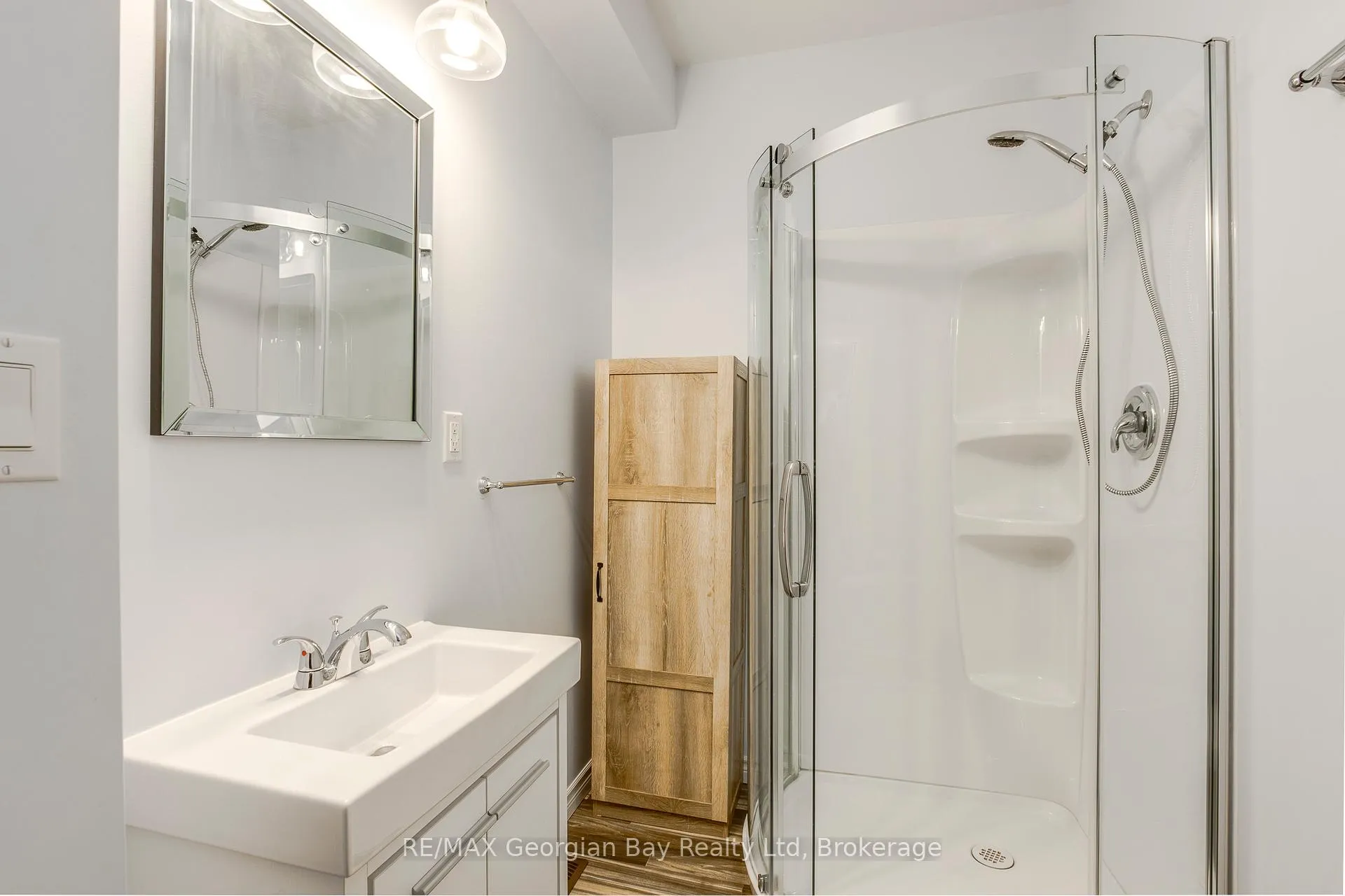 Photo 15 of 641 Bay Street, Midland — HOMEH