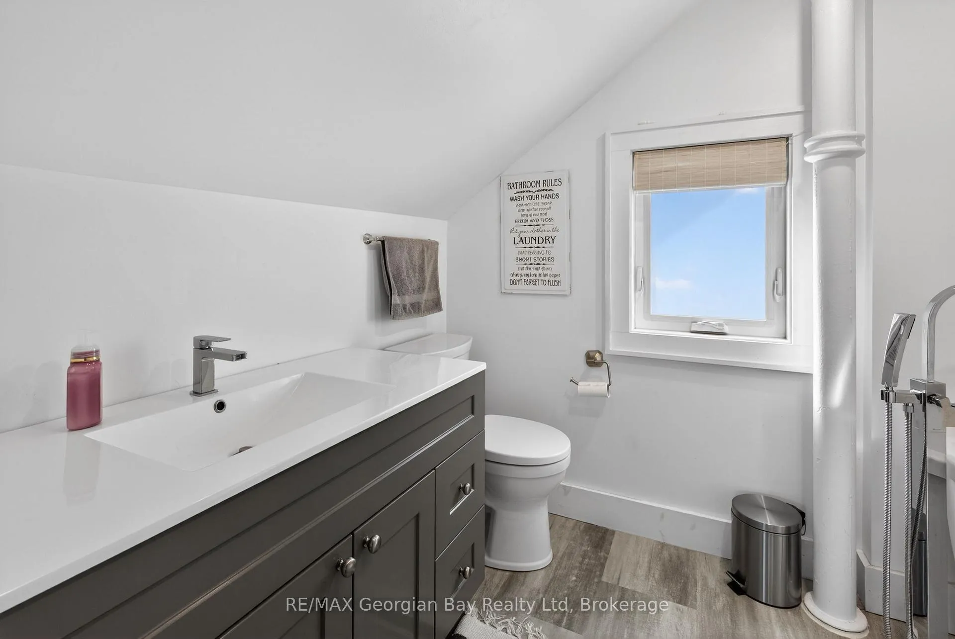 Photo 22 of 641 Bay Street, Midland — HOMEH