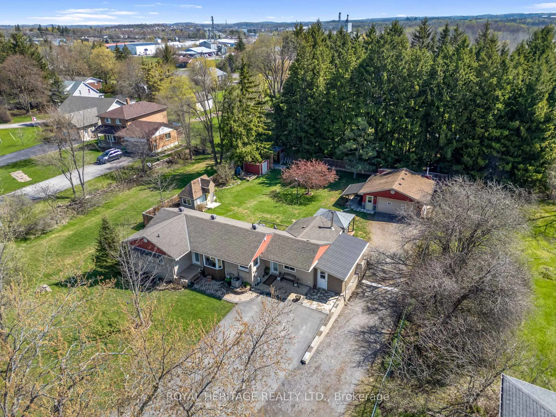 Photo 3 of 4003 Wallace Point Road, Peterborough, Ashburnham Ward 4 — HOMEH