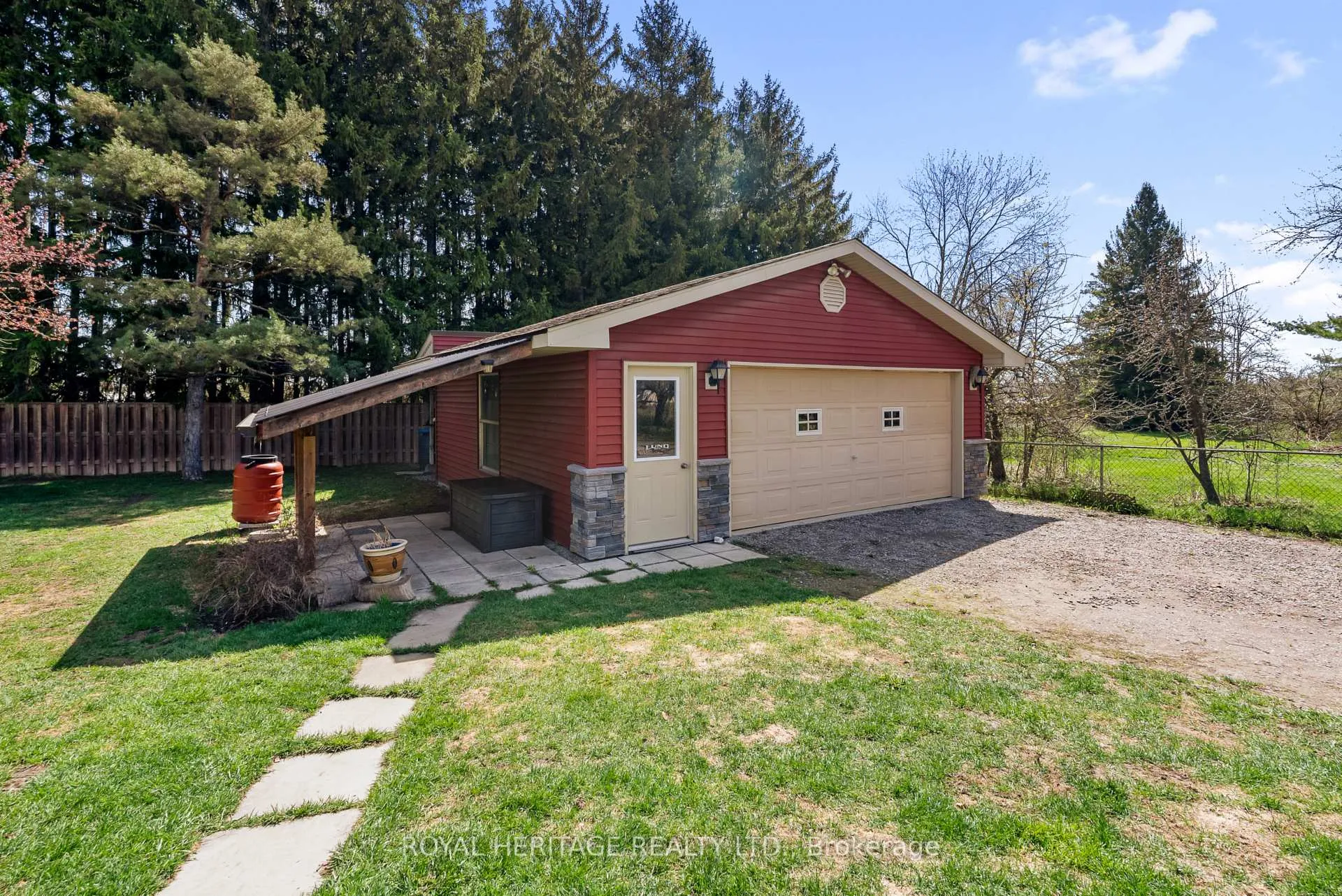 Photo 10 of 4003 Wallace Point Road, Peterborough, Ashburnham Ward 4 — HOMEH