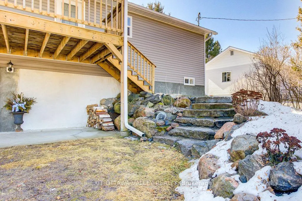Photo 2 of 39090 Combermere Road, Madawaska Valley, Madawaska Valley — HOMEH