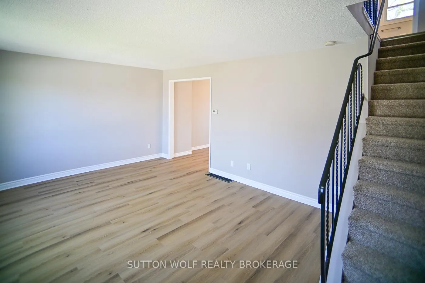 Photo 2 of 190 Southfield Drive, Strathroy-Caradoc, SW — HOMEH
