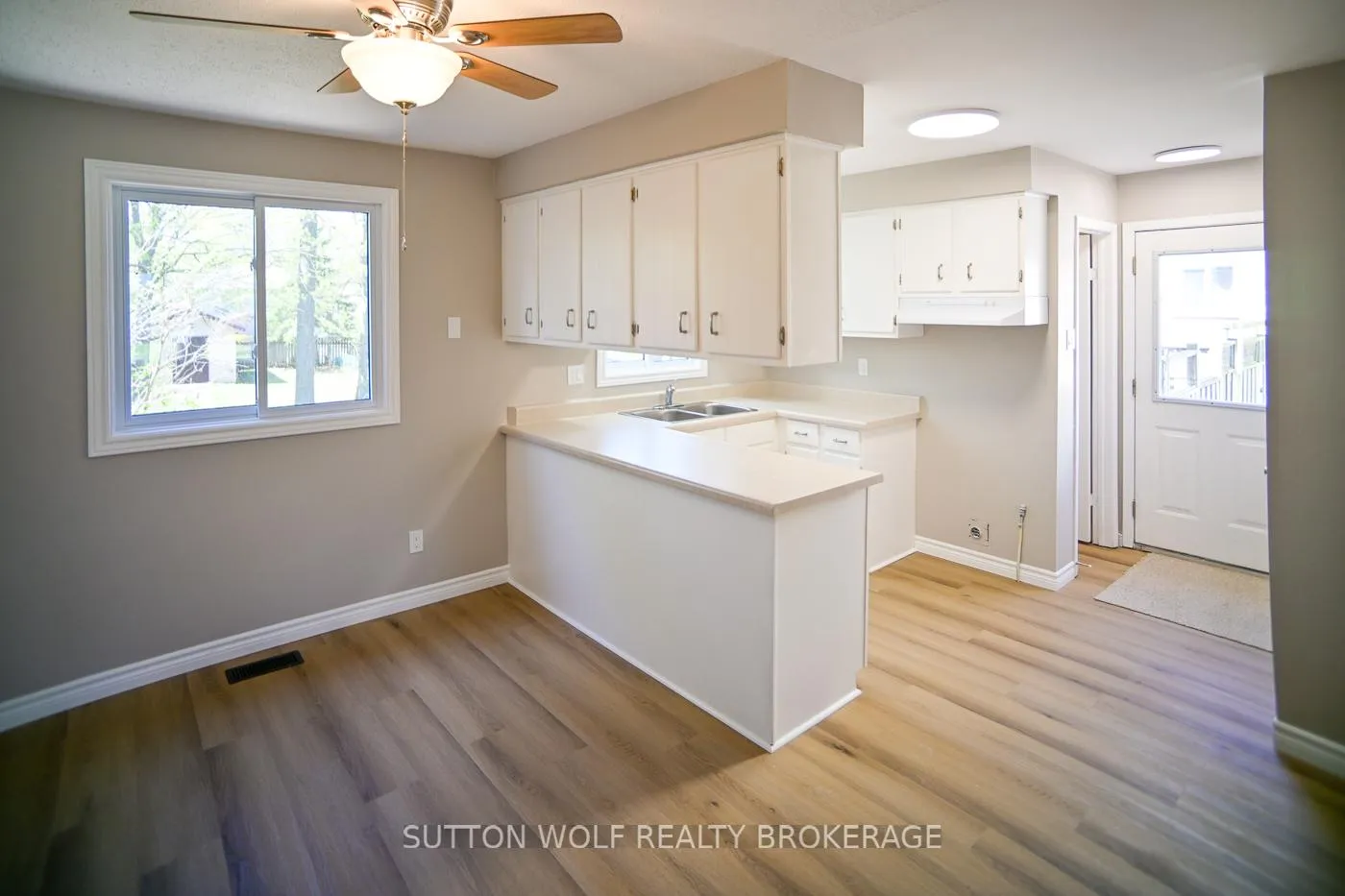 Photo 5 of 190 Southfield Drive, Strathroy-Caradoc, SW — HOMEH