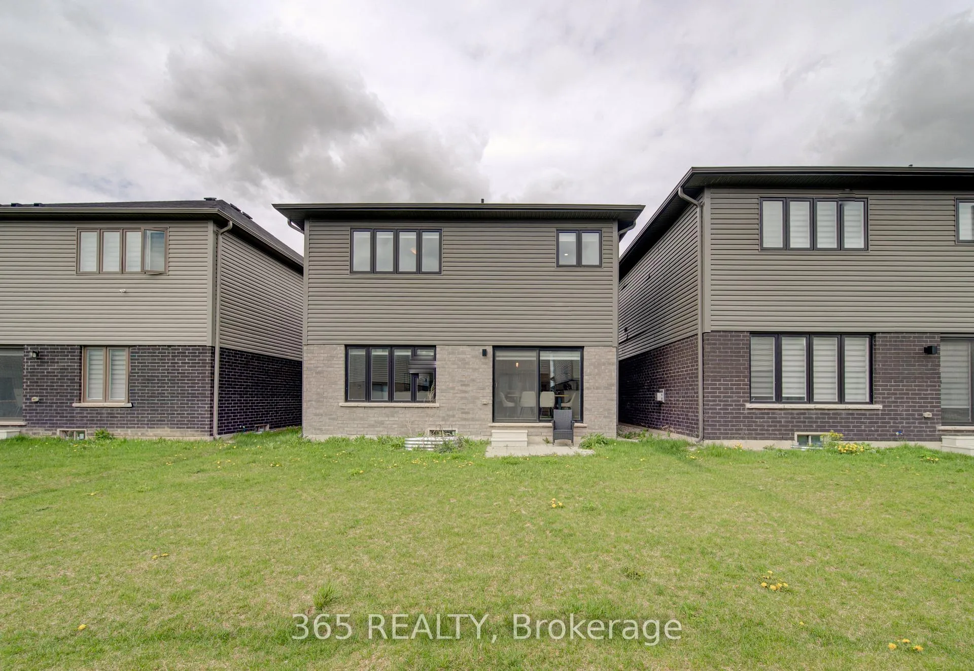 Photo 32 of 227 Longboat Run W, Brantford — HOMEH