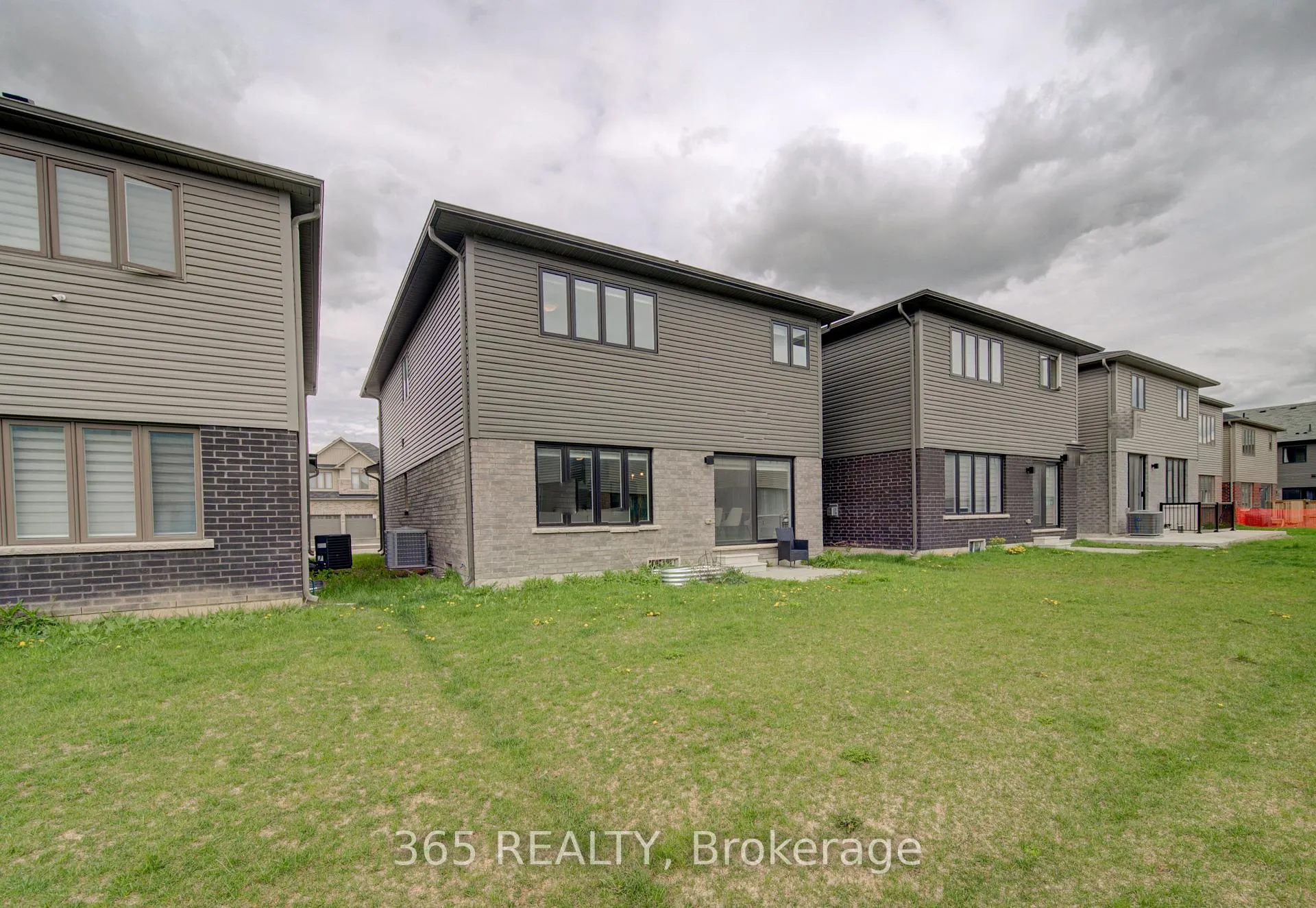 Photo 33 of 227 Longboat Run W, Brantford — HOMEH