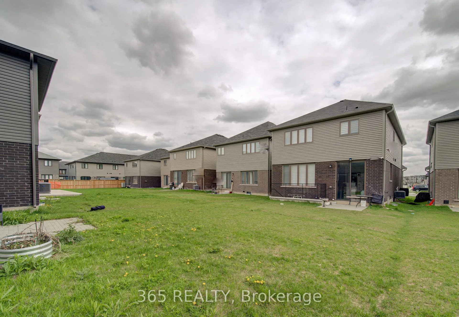 Photo 34 of 227 Longboat Run W, Brantford — HOMEH