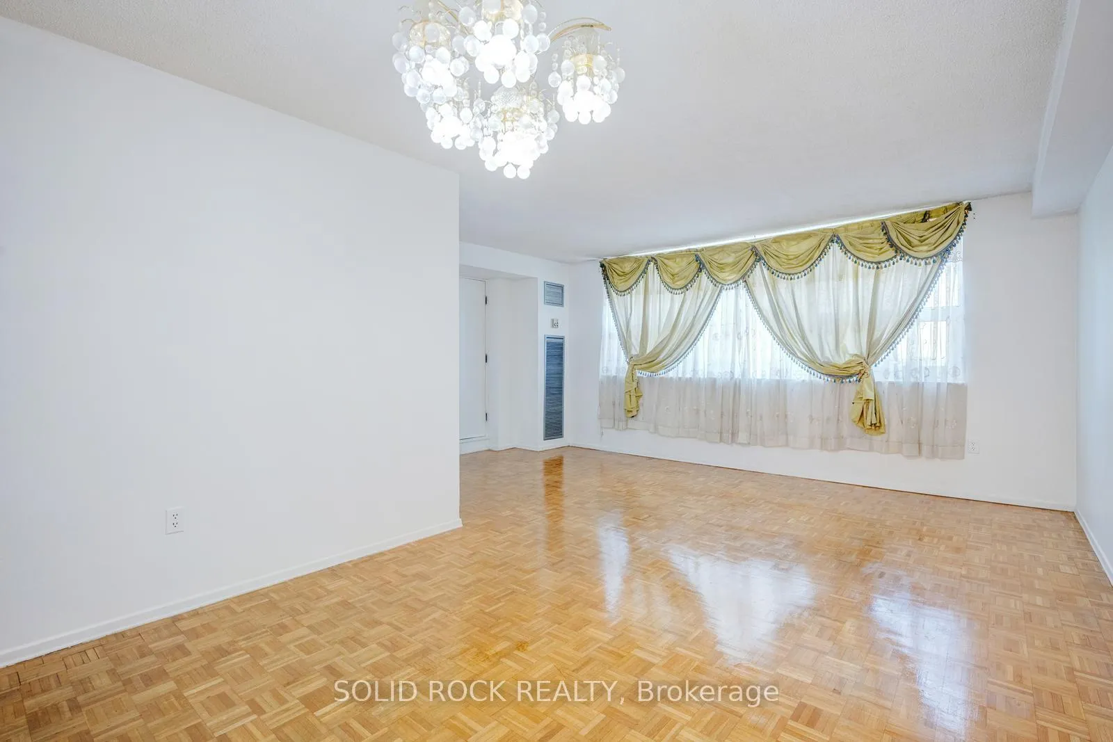 Photo 7 of Unit 610, 4 Lisa Street, Brampton, Queen Street Corridor — HOMEH