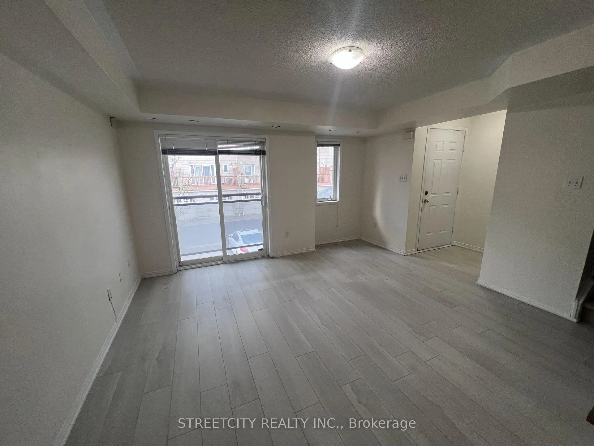 Photo 3 of Unit 329, 4975 Southampton Drive, Mississauga, Churchill Meadows — HOMEH