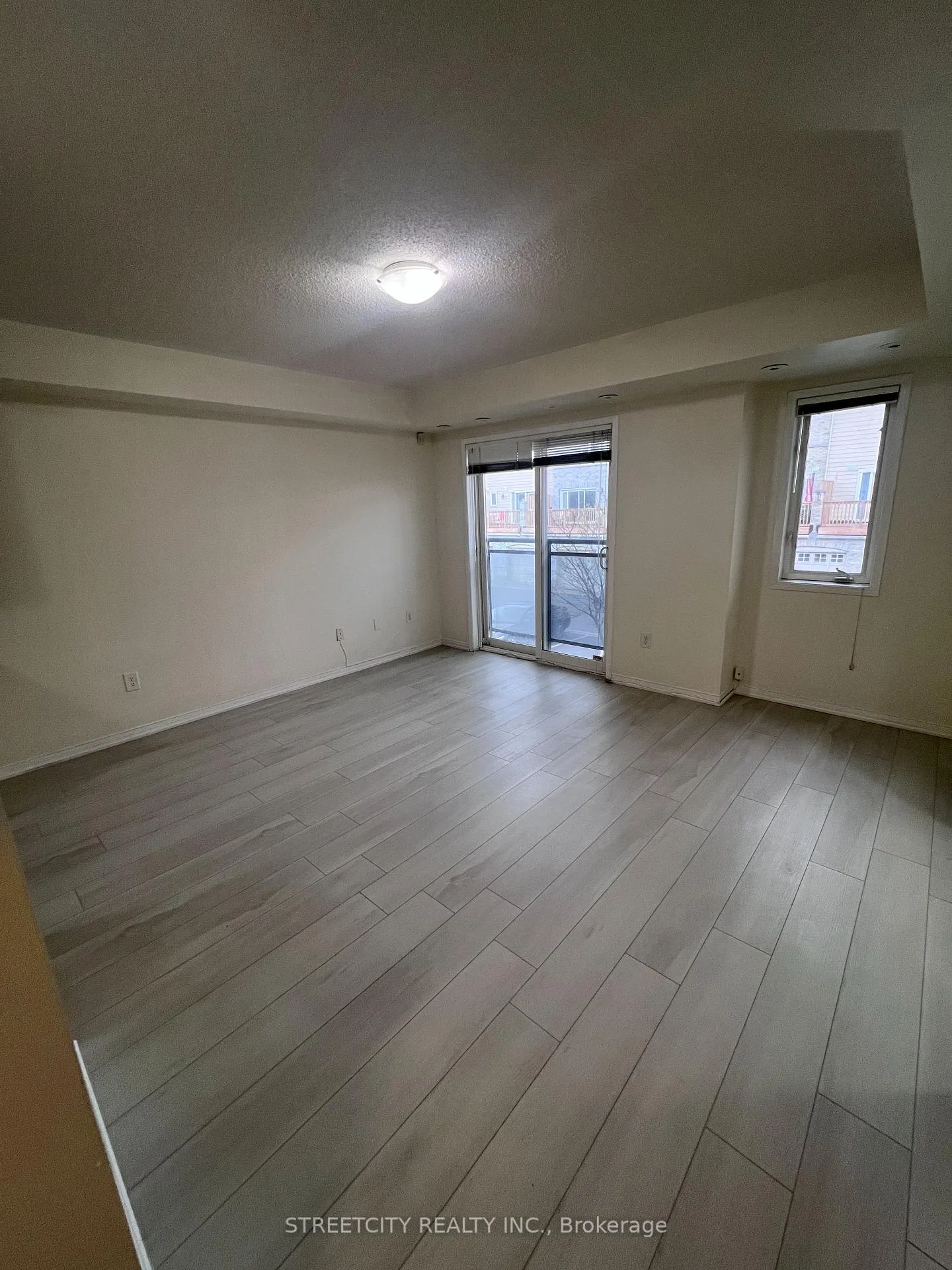 Photo 4 of Unit 329, 4975 Southampton Drive, Mississauga, Churchill Meadows — HOMEH
