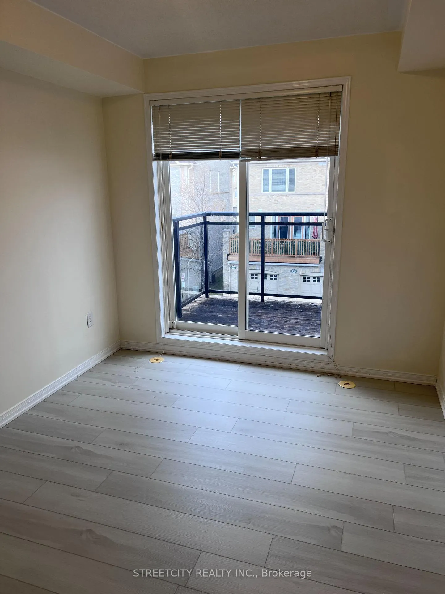 Photo 5 of Unit 329, 4975 Southampton Drive, Mississauga, Churchill Meadows — HOMEH
