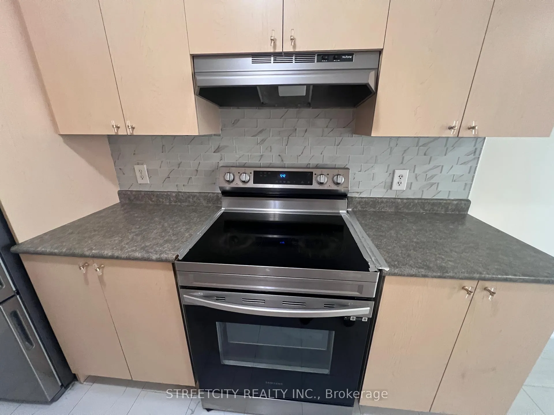 Photo 8 of Unit 329, 4975 Southampton Drive, Mississauga, Churchill Meadows — HOMEH