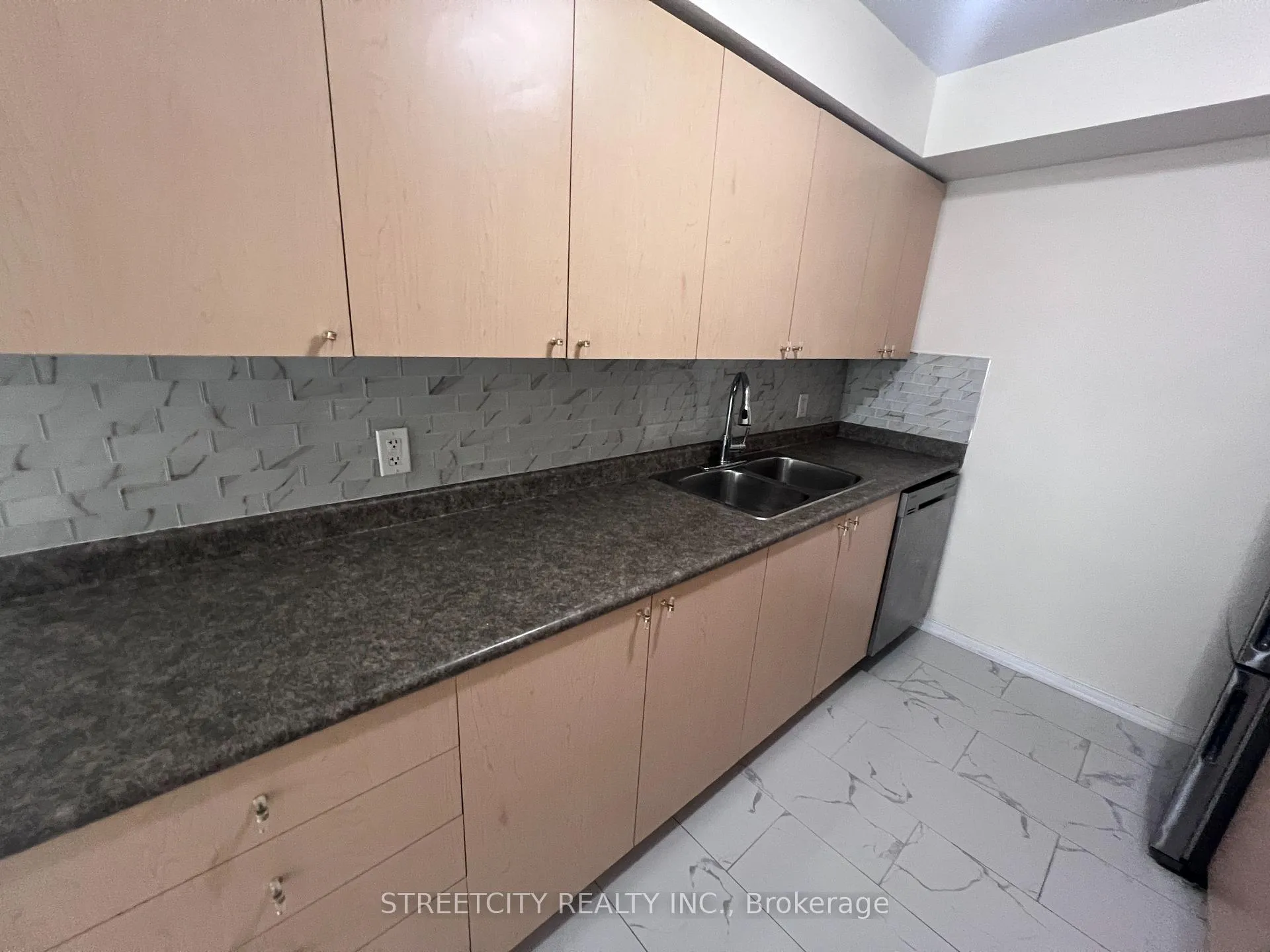 Photo 9 of Unit 329, 4975 Southampton Drive, Mississauga, Churchill Meadows — HOMEH