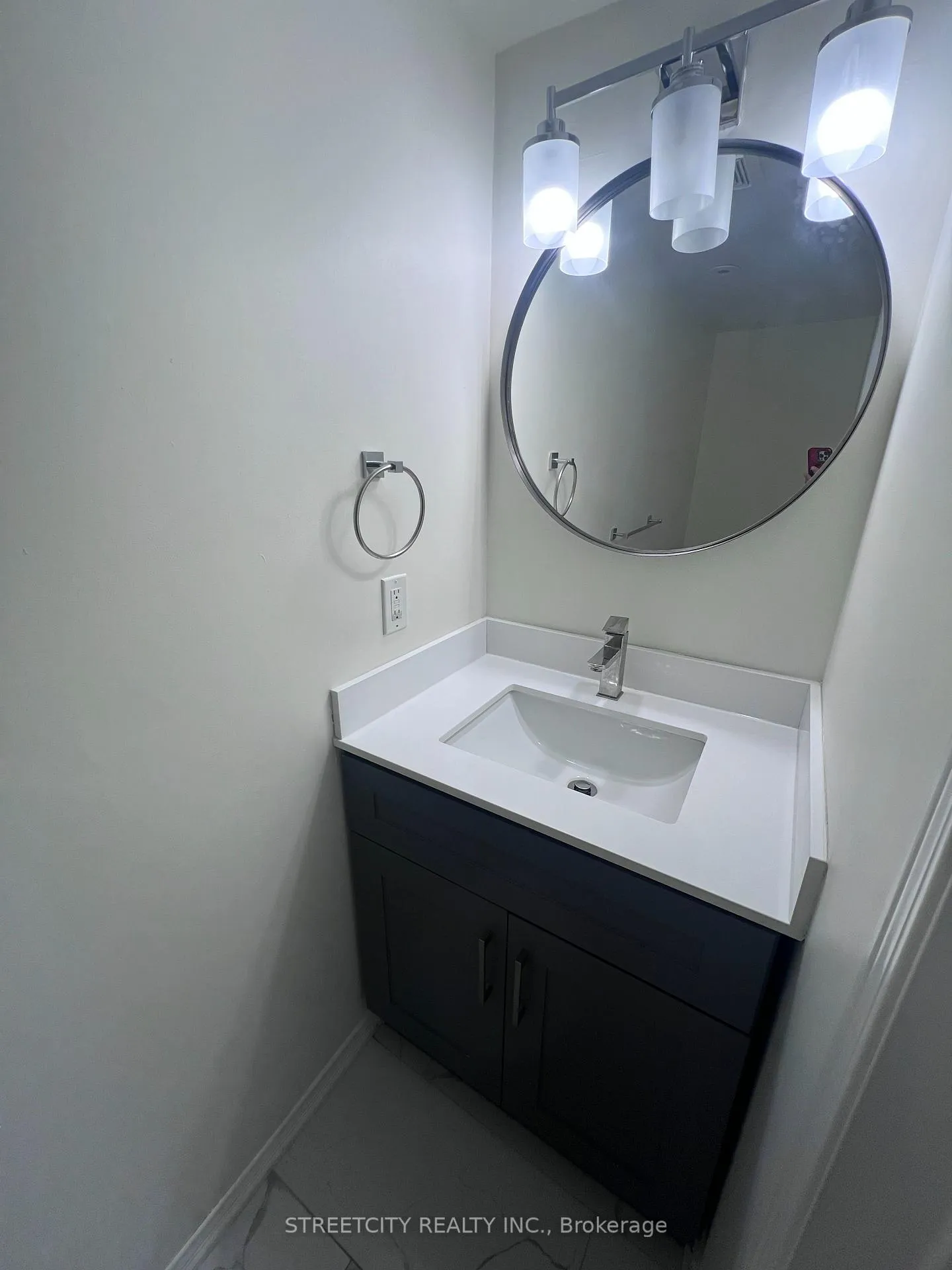 Photo 10 of Unit 329, 4975 Southampton Drive, Mississauga, Churchill Meadows — HOMEH