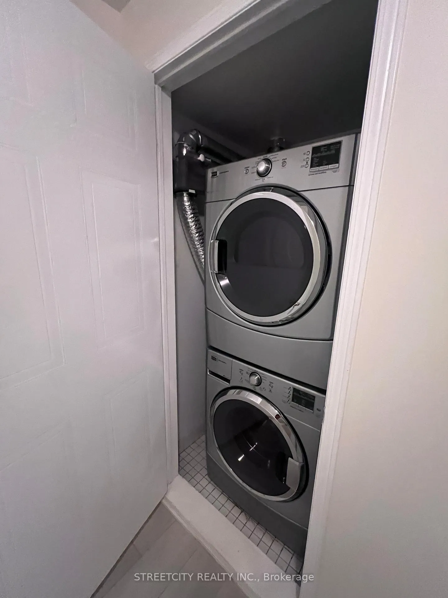 Photo 15 of Unit 329, 4975 Southampton Drive, Mississauga, Churchill Meadows — HOMEH