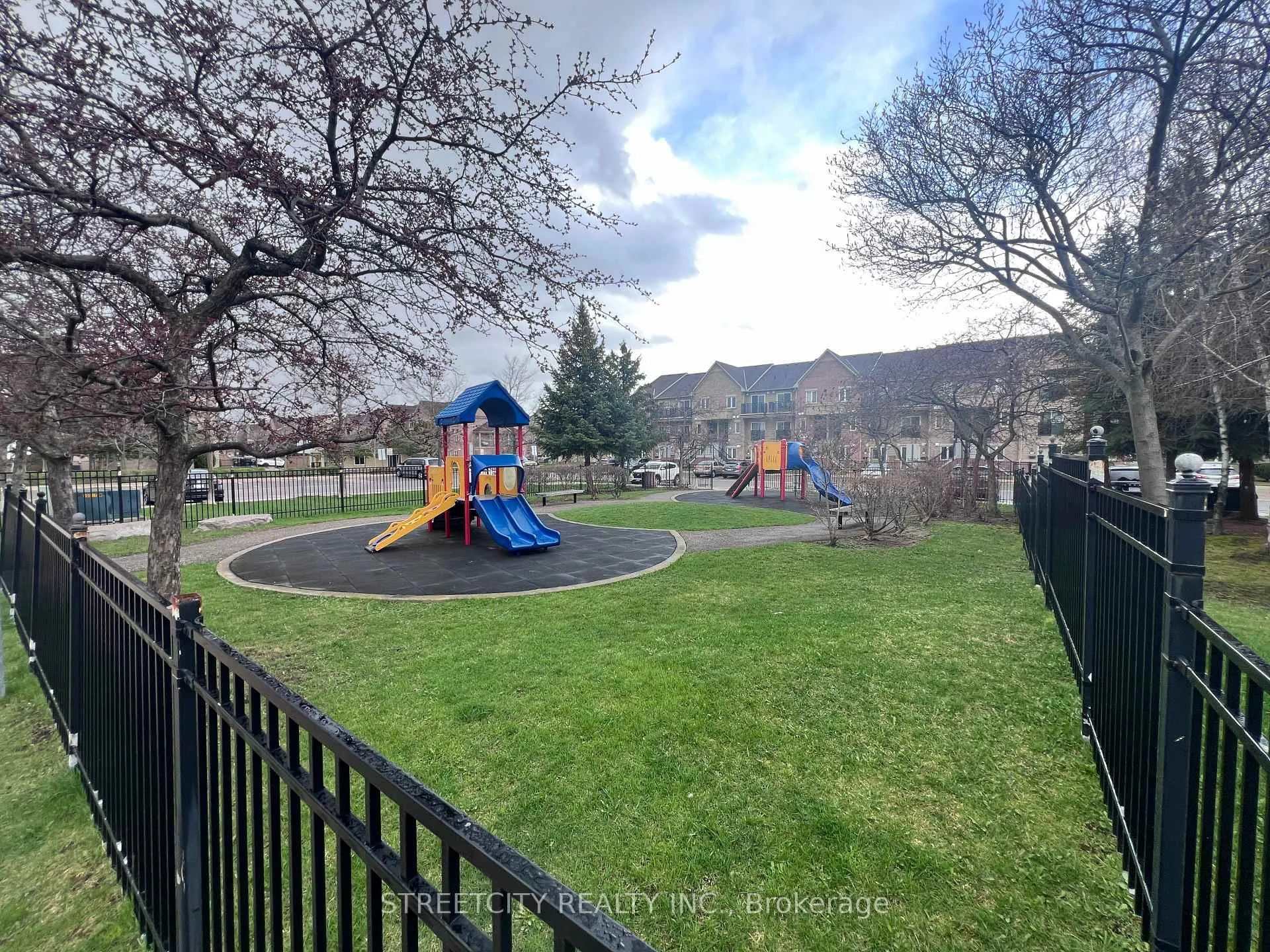 Photo 25 of Unit 329, 4975 Southampton Drive, Mississauga, Churchill Meadows — HOMEH