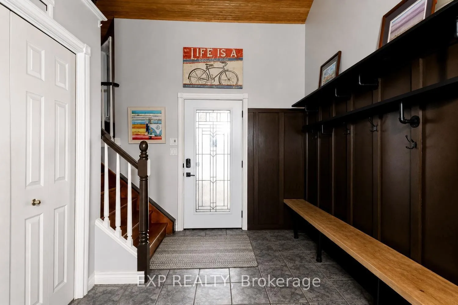 Photo 4 of 9127 Hacienda Road, Malahide, Rural Malahide — HOMEH