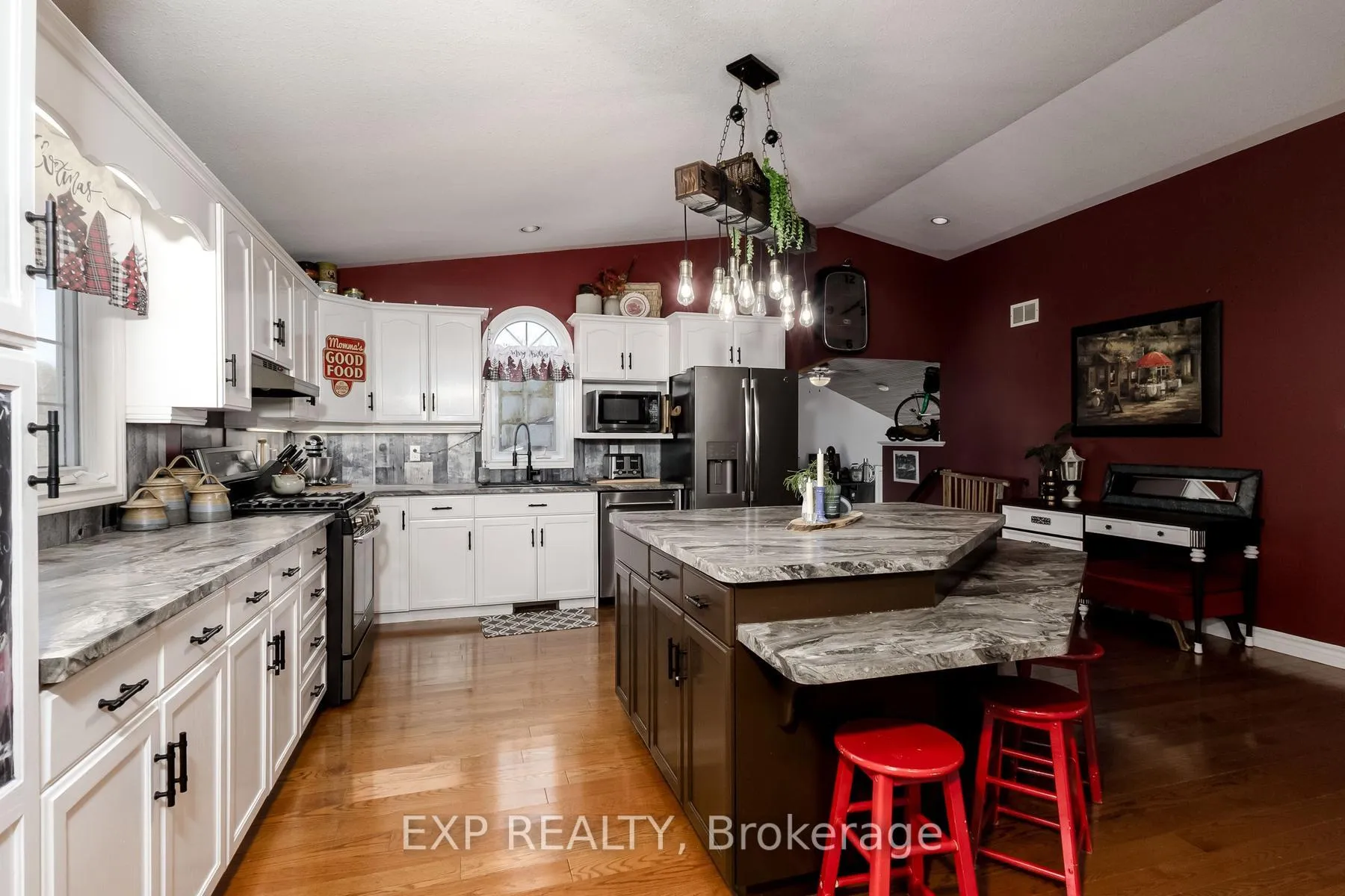Photo 5 of 9127 Hacienda Road, Malahide, Rural Malahide — HOMEH