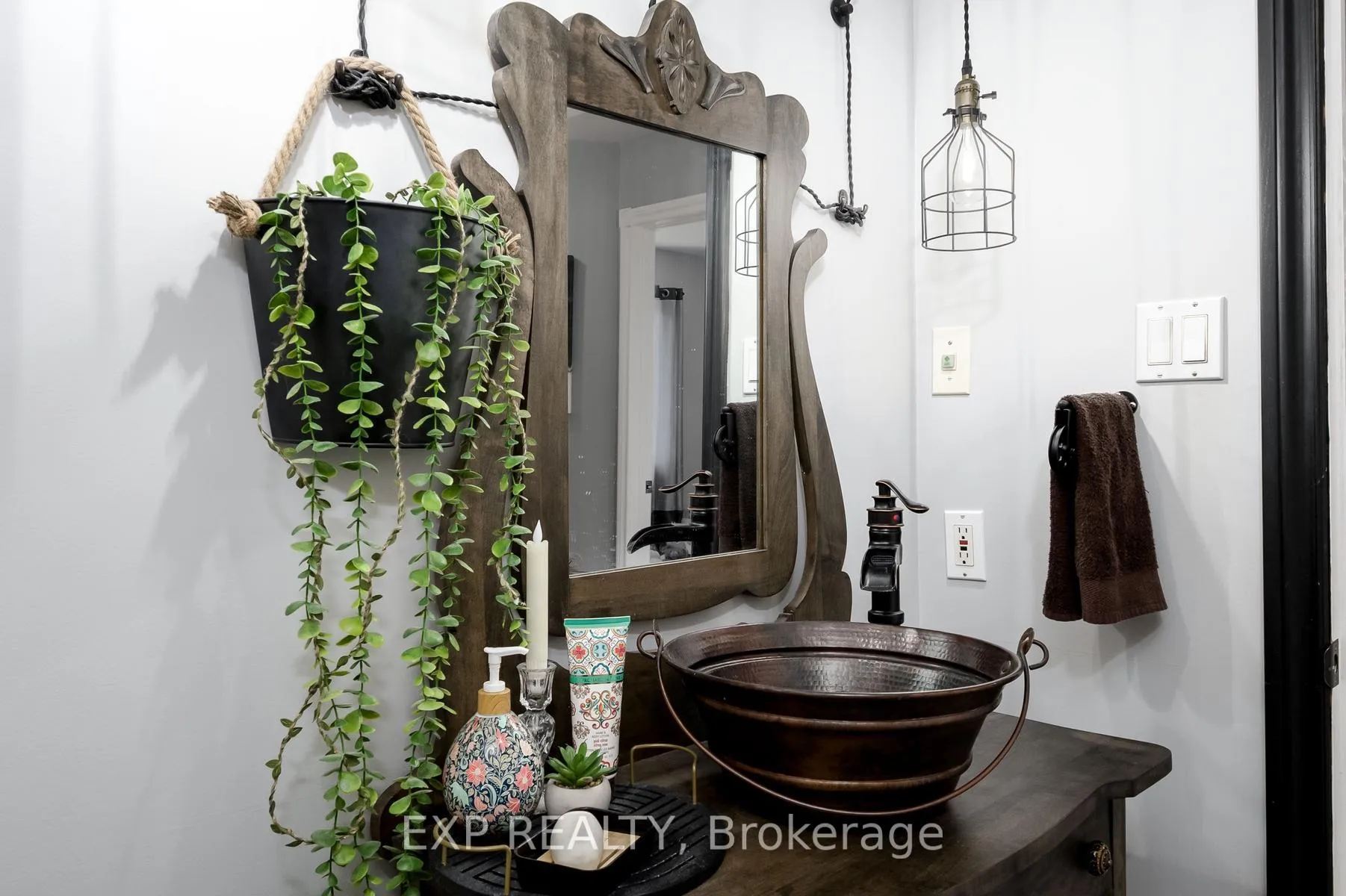 Photo 17 of 9127 Hacienda Road, Malahide, Rural Malahide — HOMEH