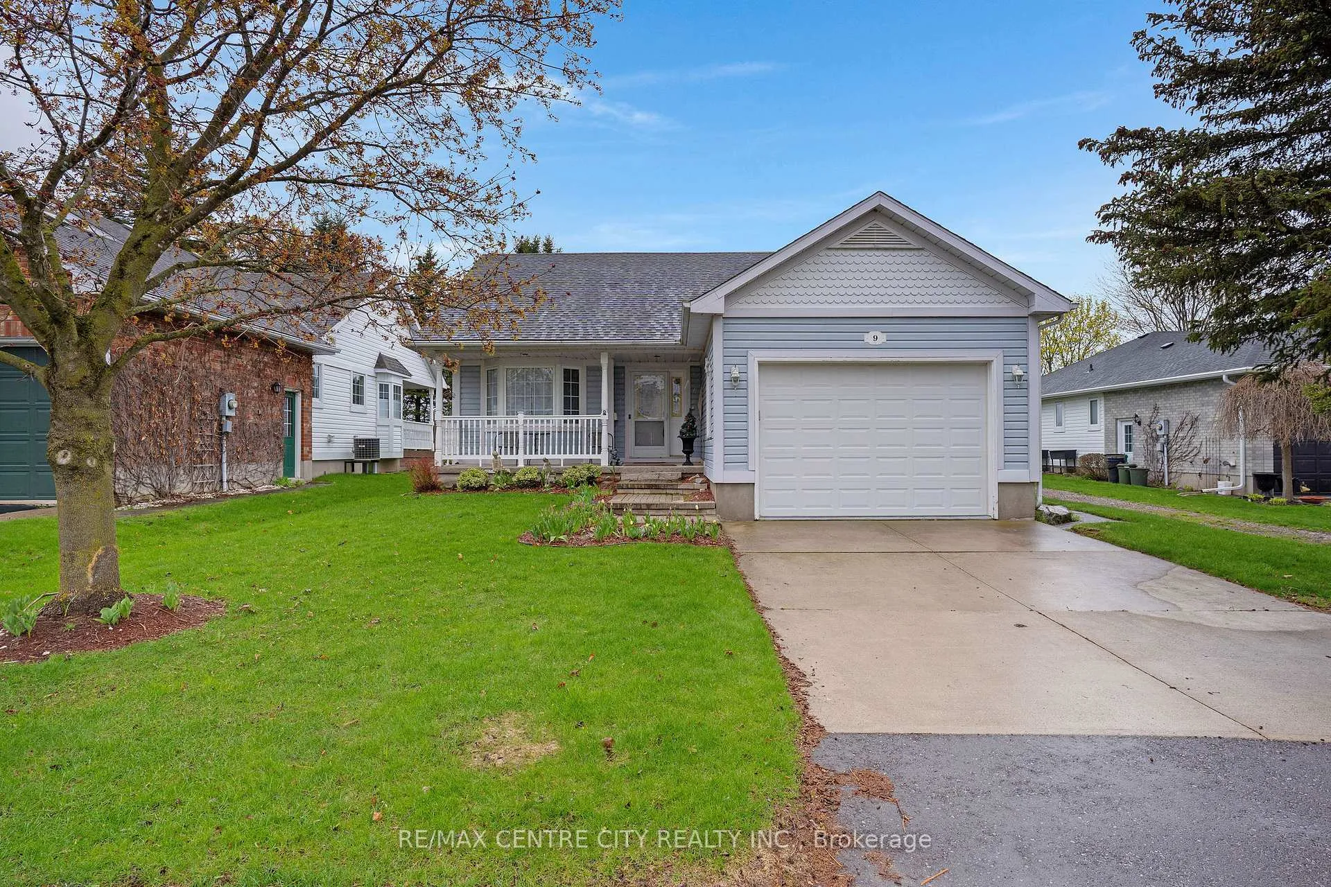 Front of Unit 89, 9 Lakefield Court