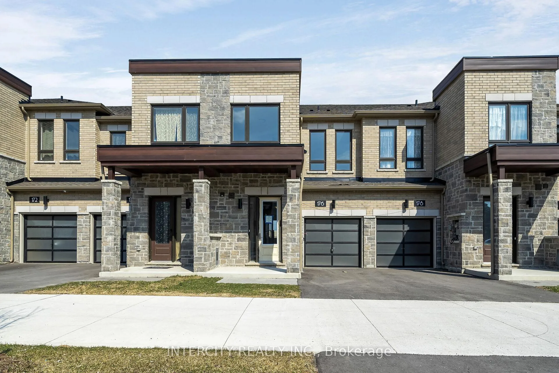 Photo 1 of 176 Mumbai Drive, Markham, Middlefield — HOMEH