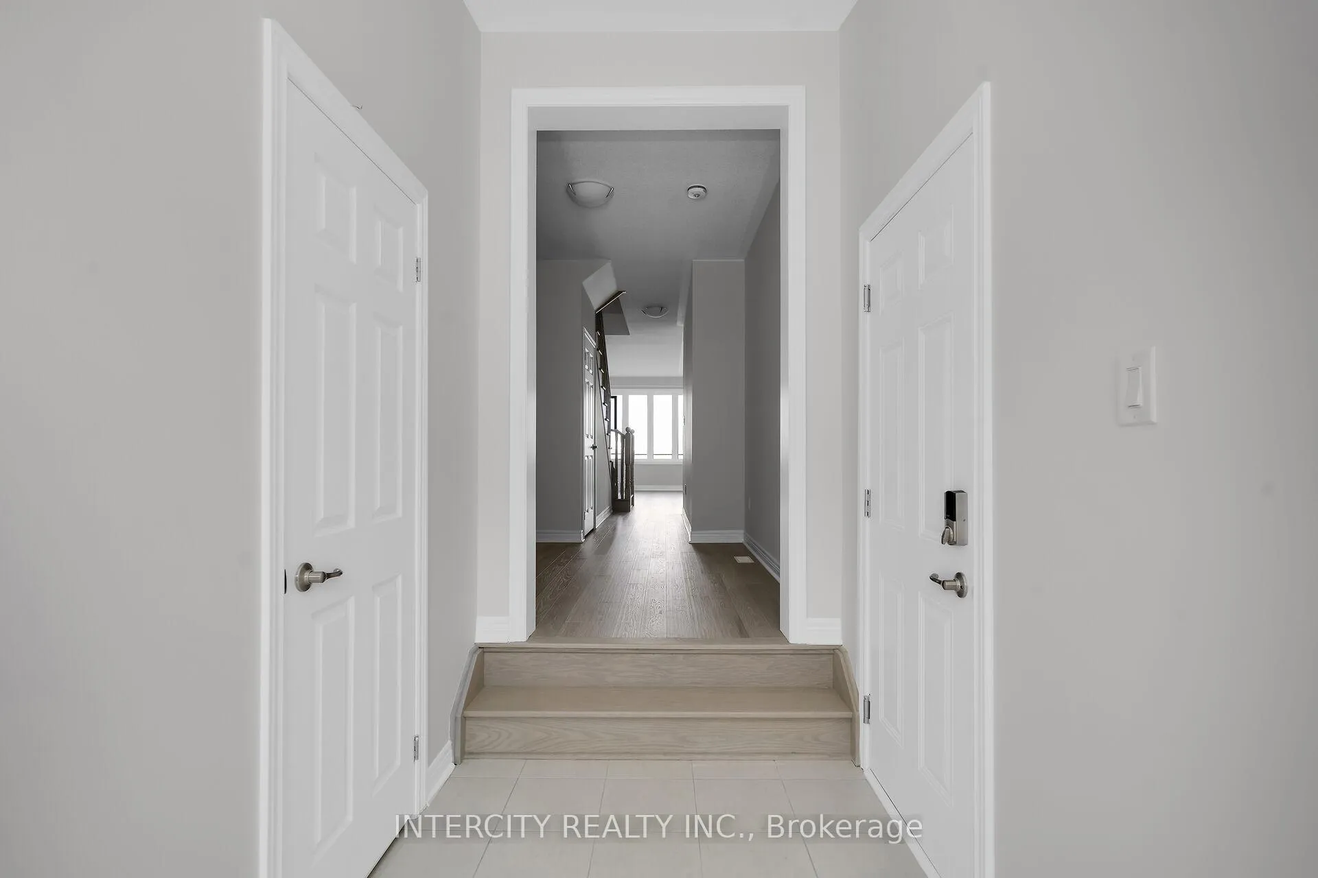 Photo 4 of 176 Mumbai Drive, Markham, Middlefield — HOMEH
