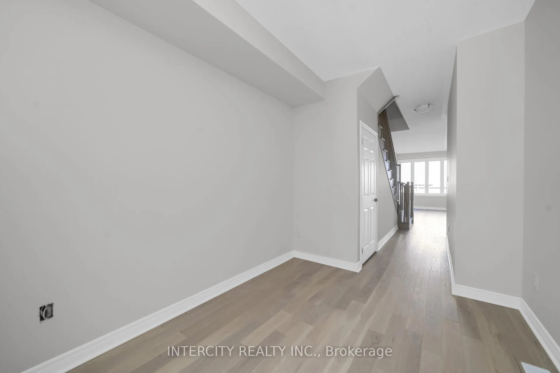 Photo 5 of 176 Mumbai Drive, Markham, Middlefield — HOMEH