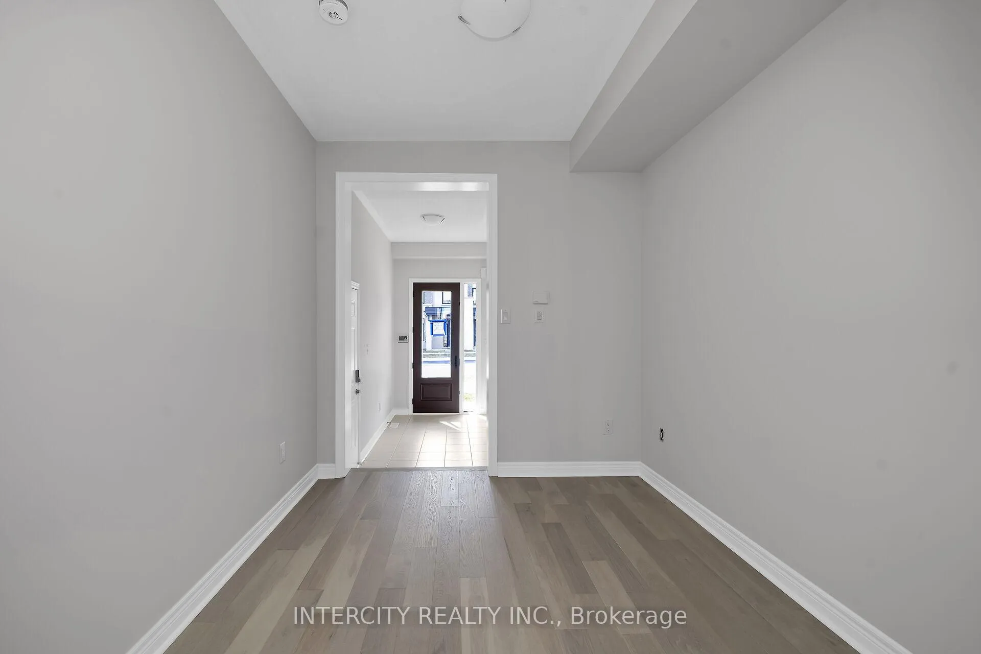 Photo 6 of 176 Mumbai Drive, Markham, Middlefield — HOMEH
