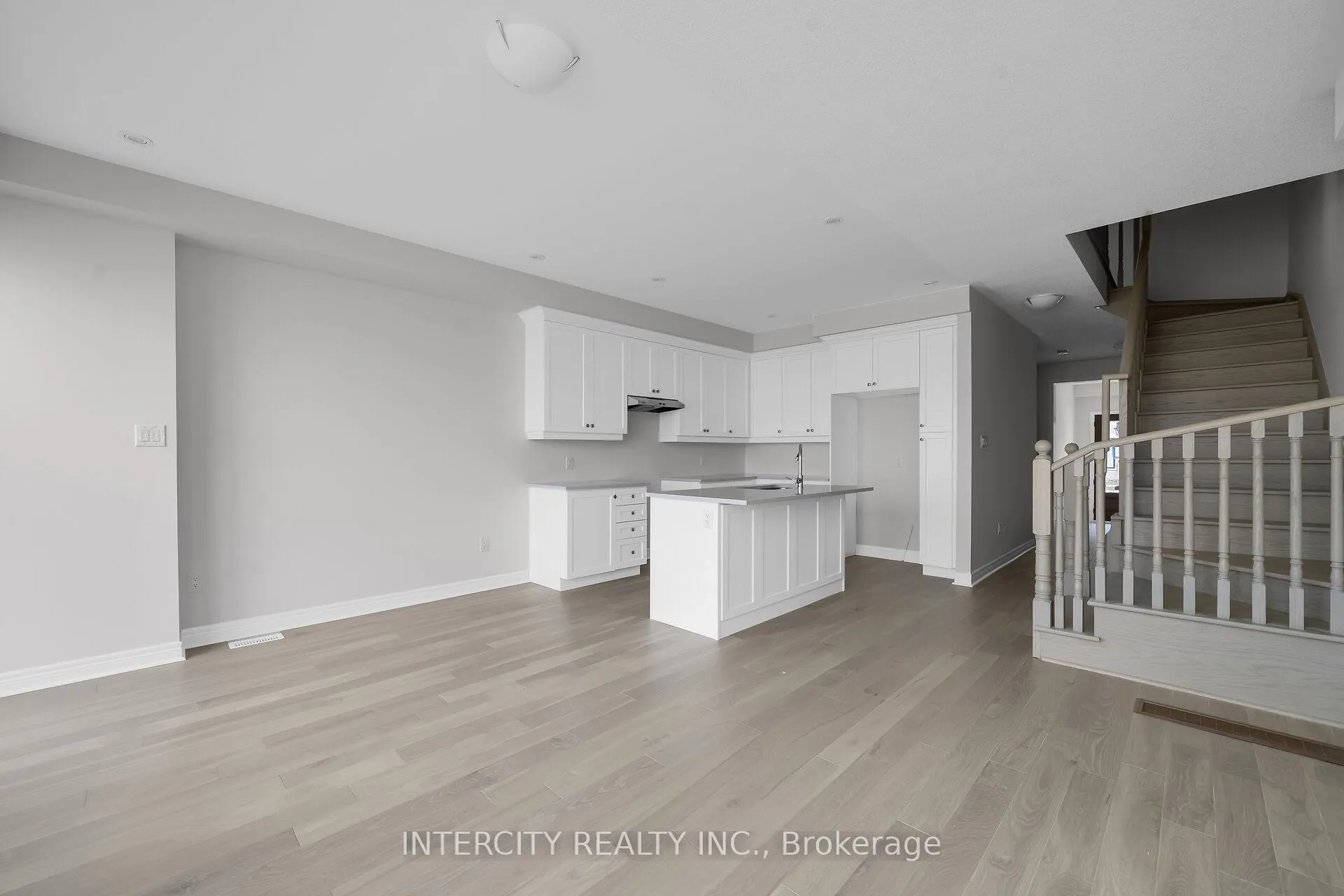 Photo 8 of 176 Mumbai Drive, Markham, Middlefield — HOMEH