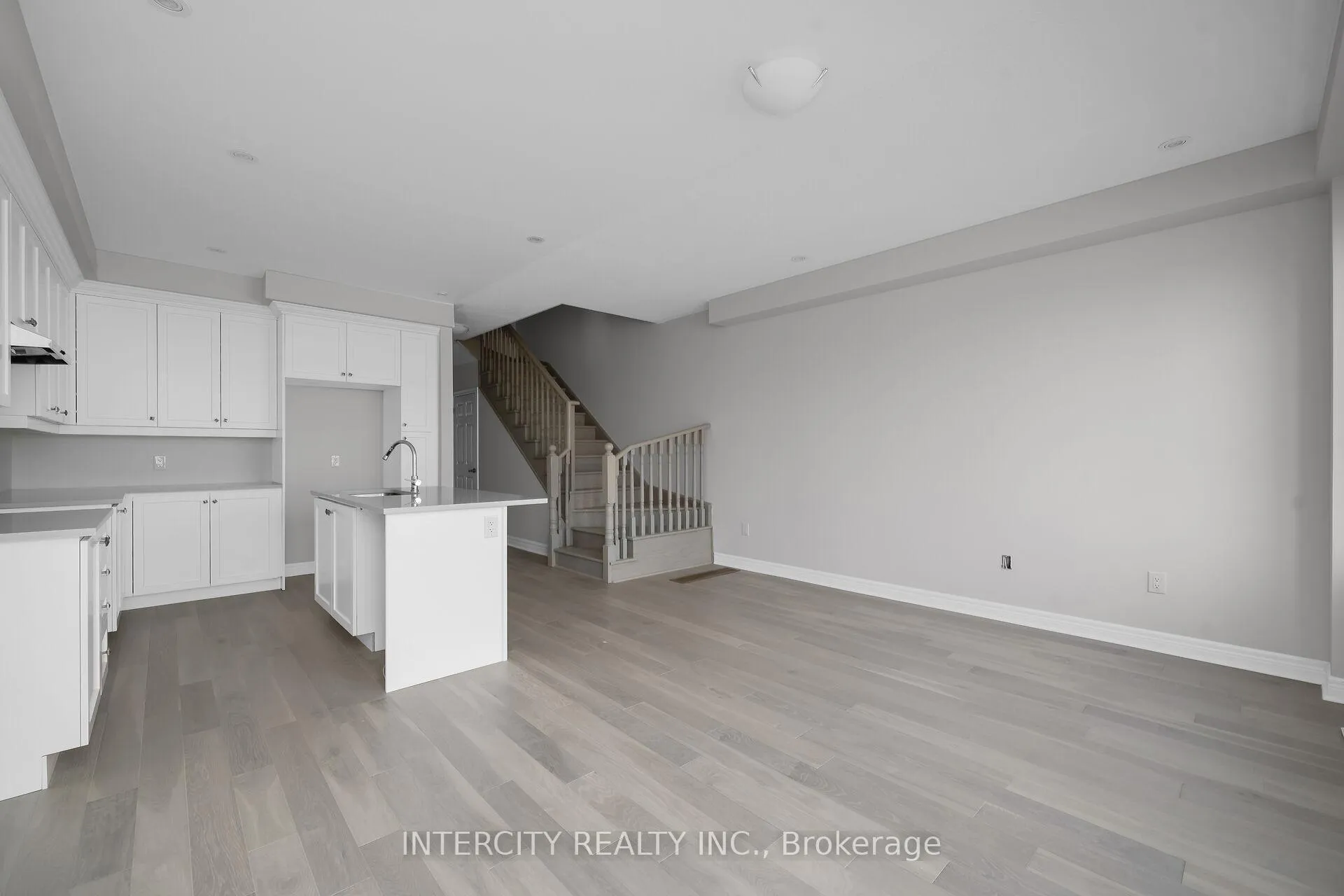 Photo 9 of 176 Mumbai Drive, Markham, Middlefield — HOMEH