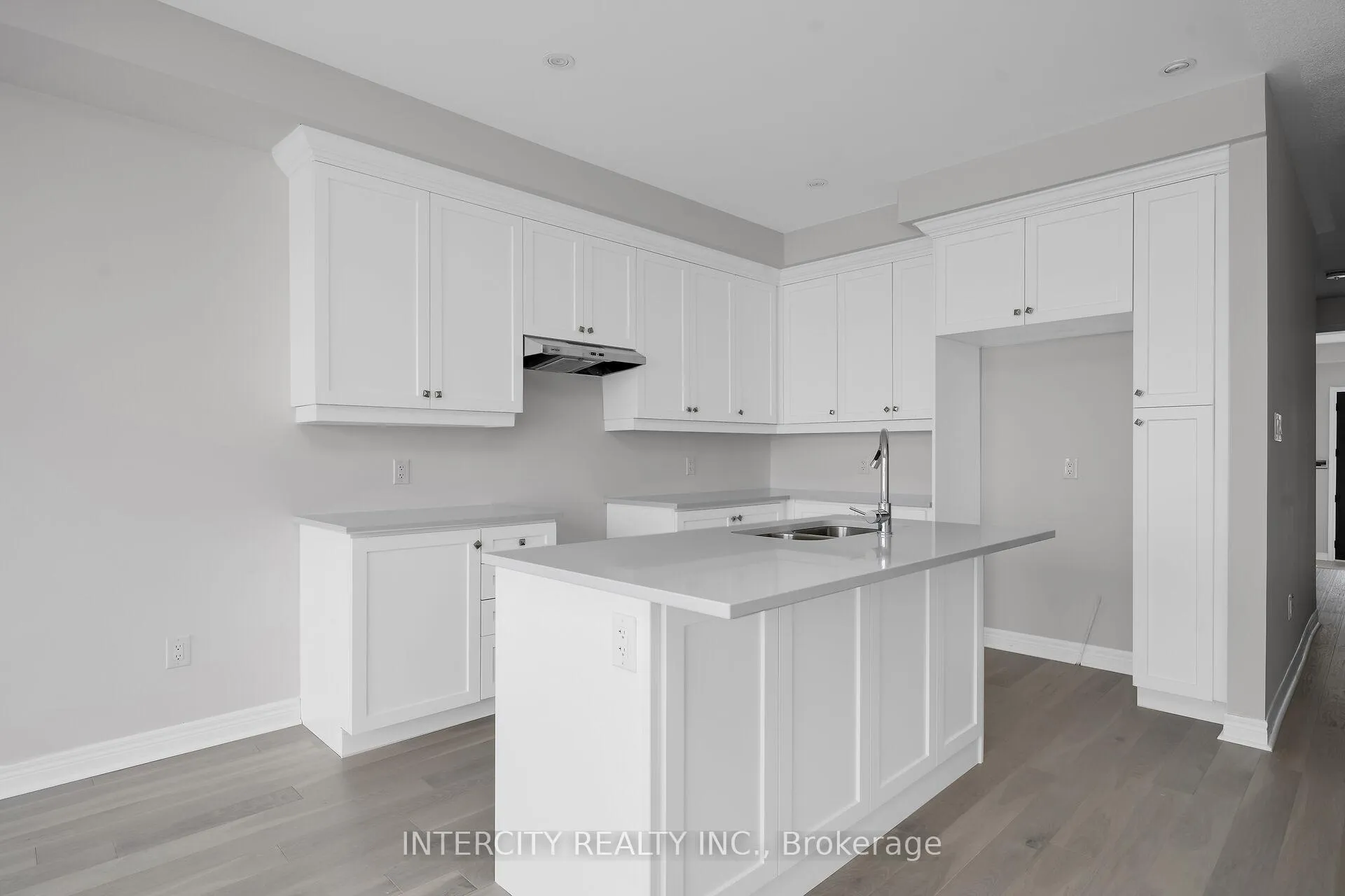 Photo 10 of 176 Mumbai Drive, Markham, Middlefield — HOMEH