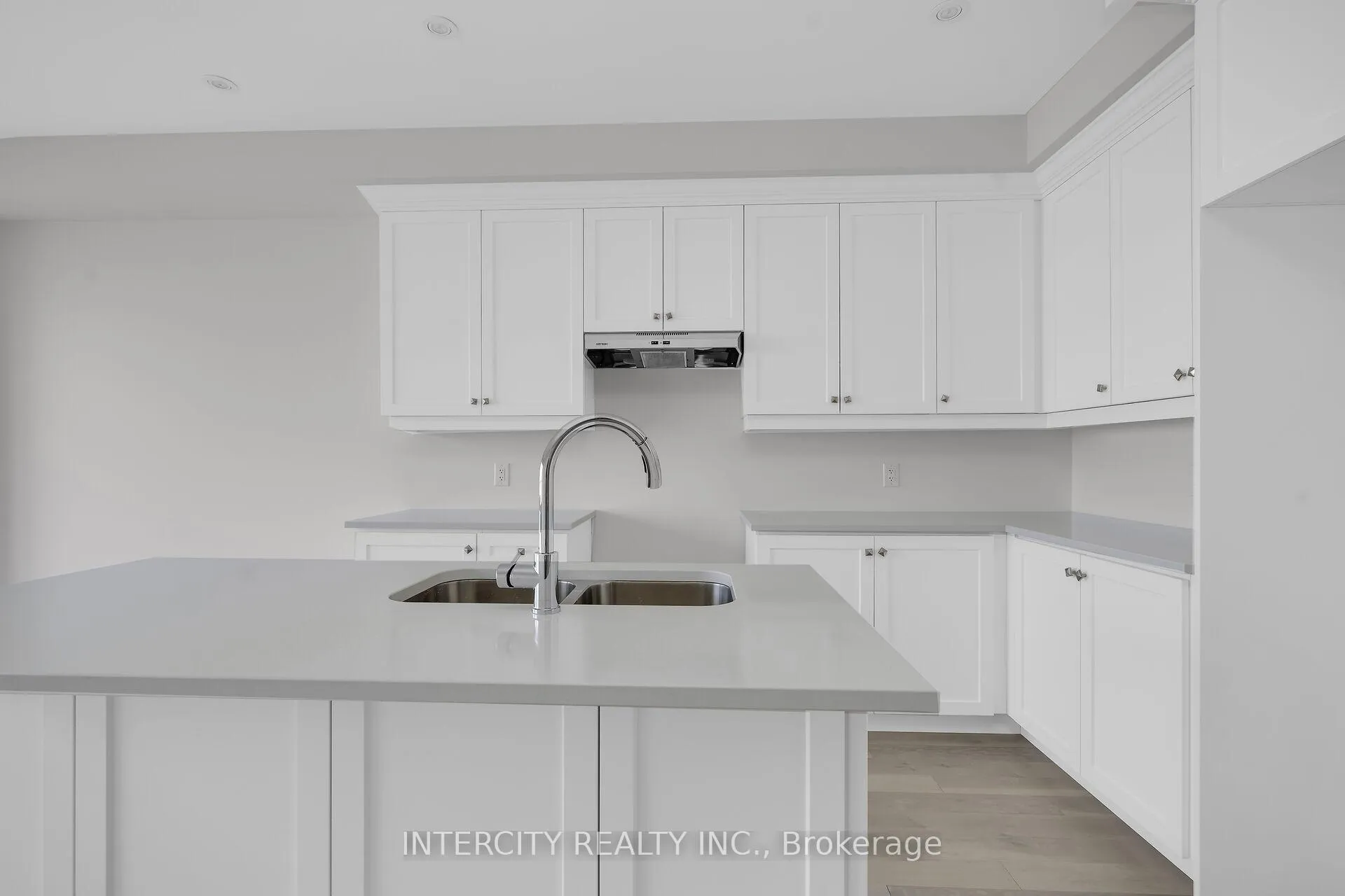 Photo 11 of 176 Mumbai Drive, Markham, Middlefield — HOMEH