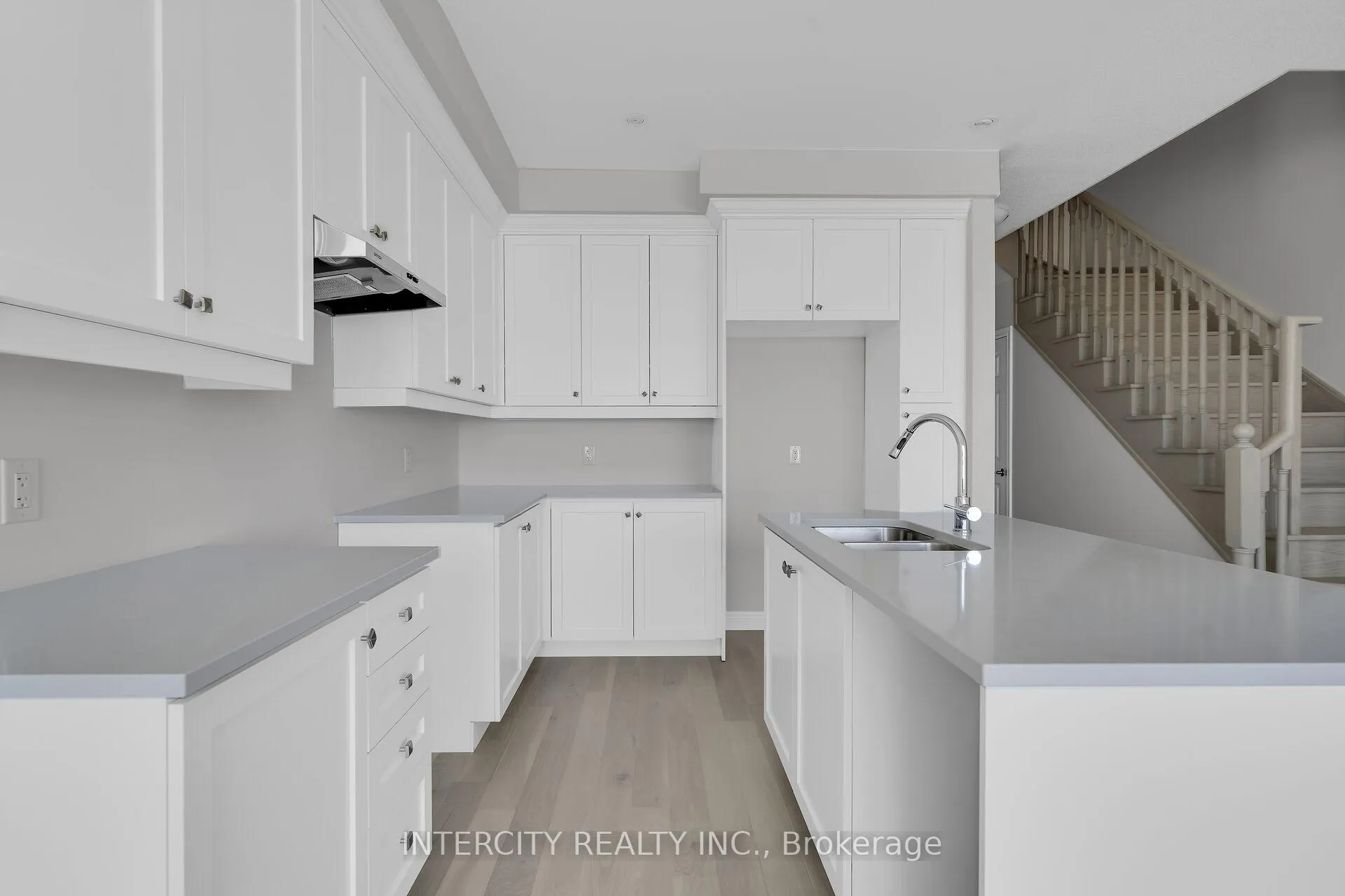 Photo 12 of 176 Mumbai Drive, Markham, Middlefield — HOMEH