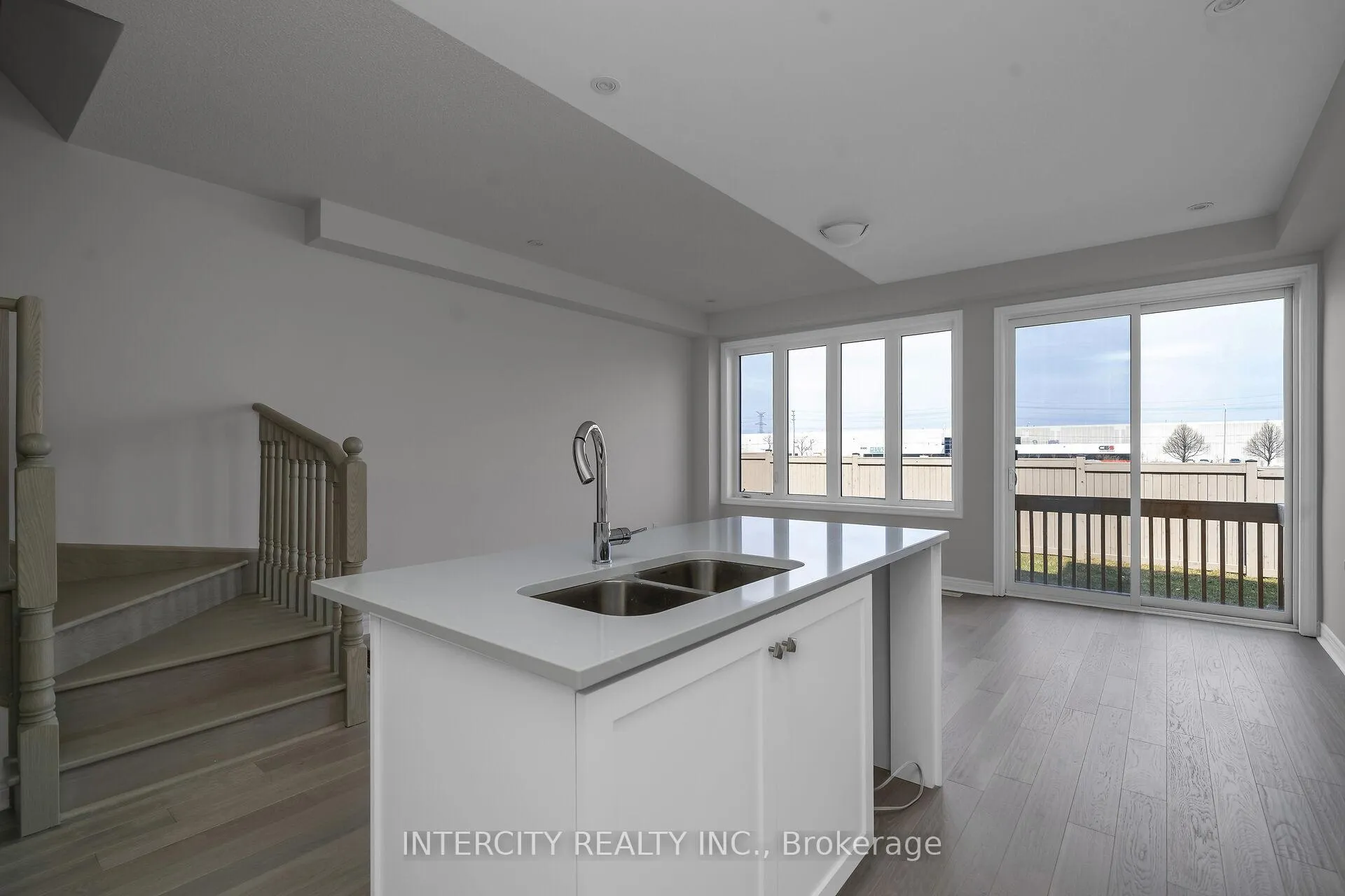 Photo 13 of 176 Mumbai Drive, Markham, Middlefield — HOMEH