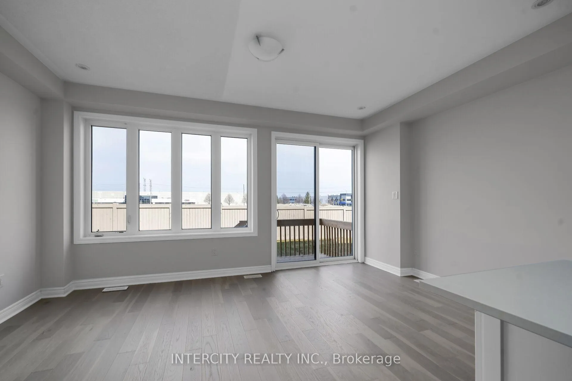 Photo 14 of 176 Mumbai Drive, Markham, Middlefield — HOMEH