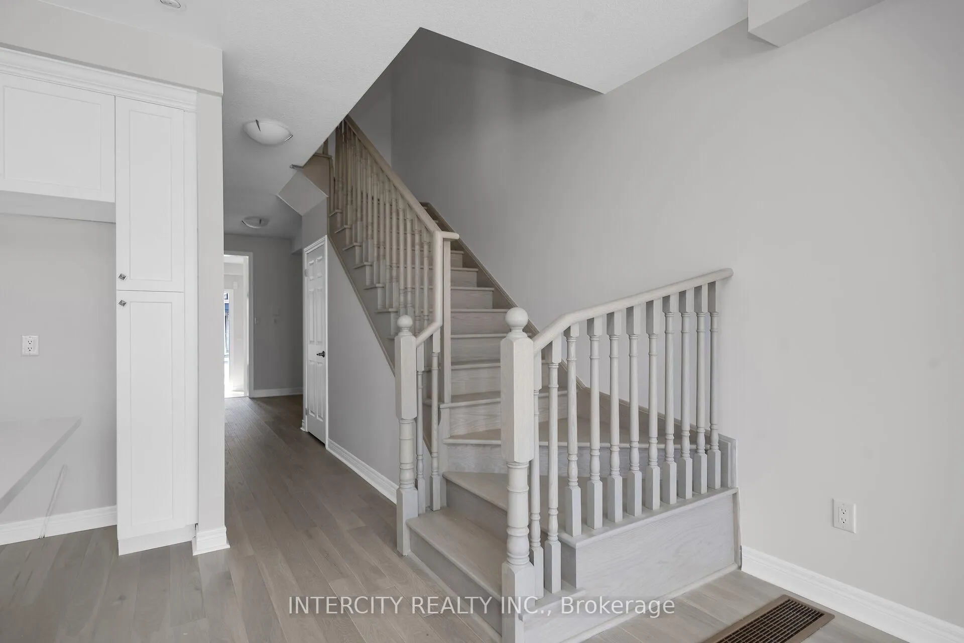 Photo 16 of 176 Mumbai Drive, Markham, Middlefield — HOMEH