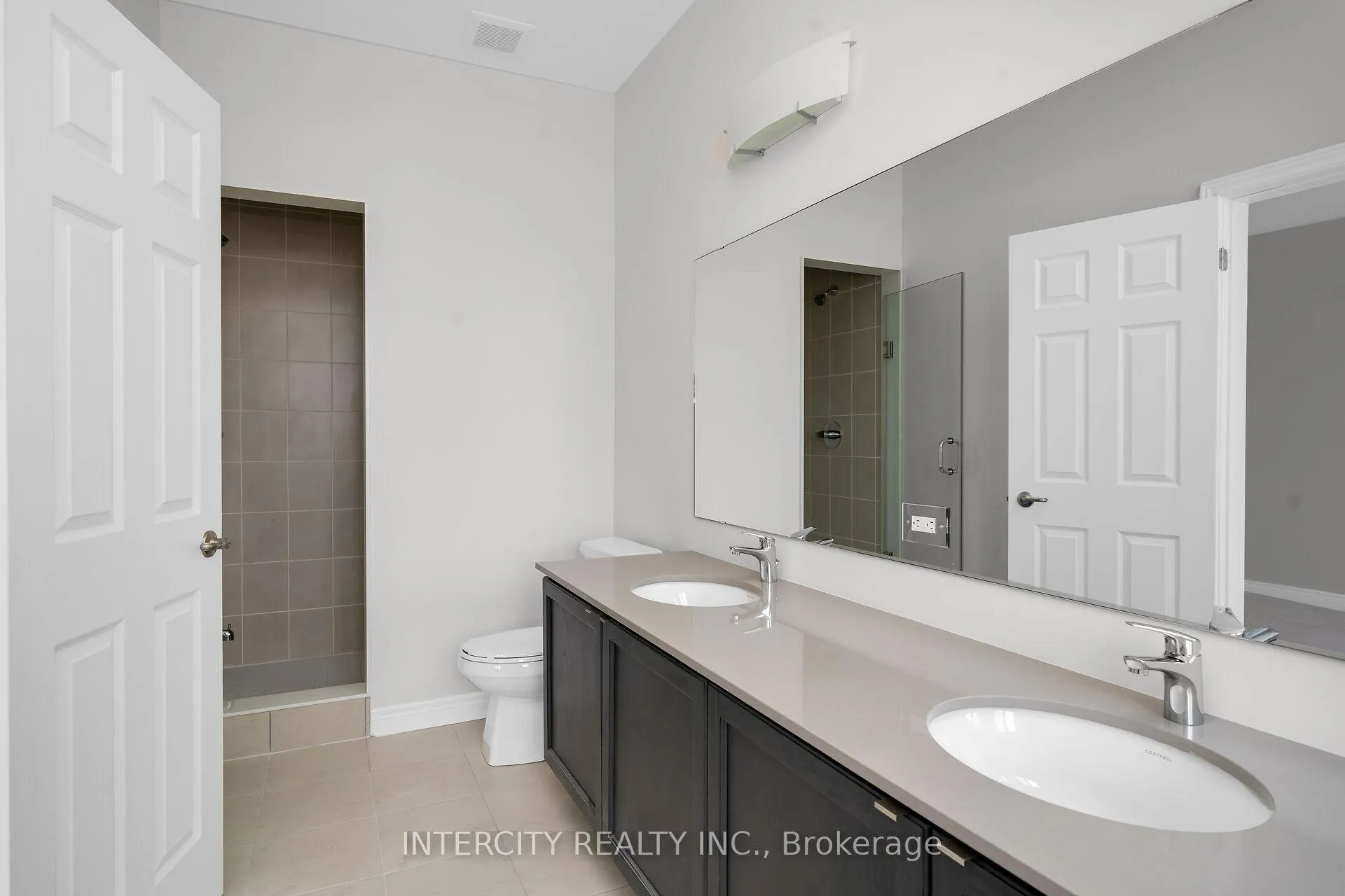Photo 19 of 176 Mumbai Drive, Markham, Middlefield — HOMEH