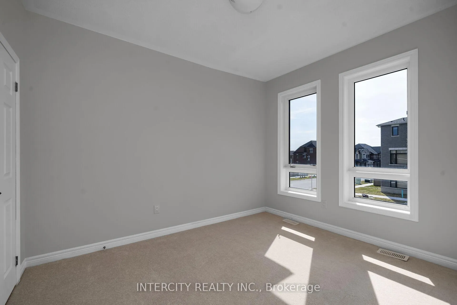Photo 21 of 176 Mumbai Drive, Markham, Middlefield — HOMEH
