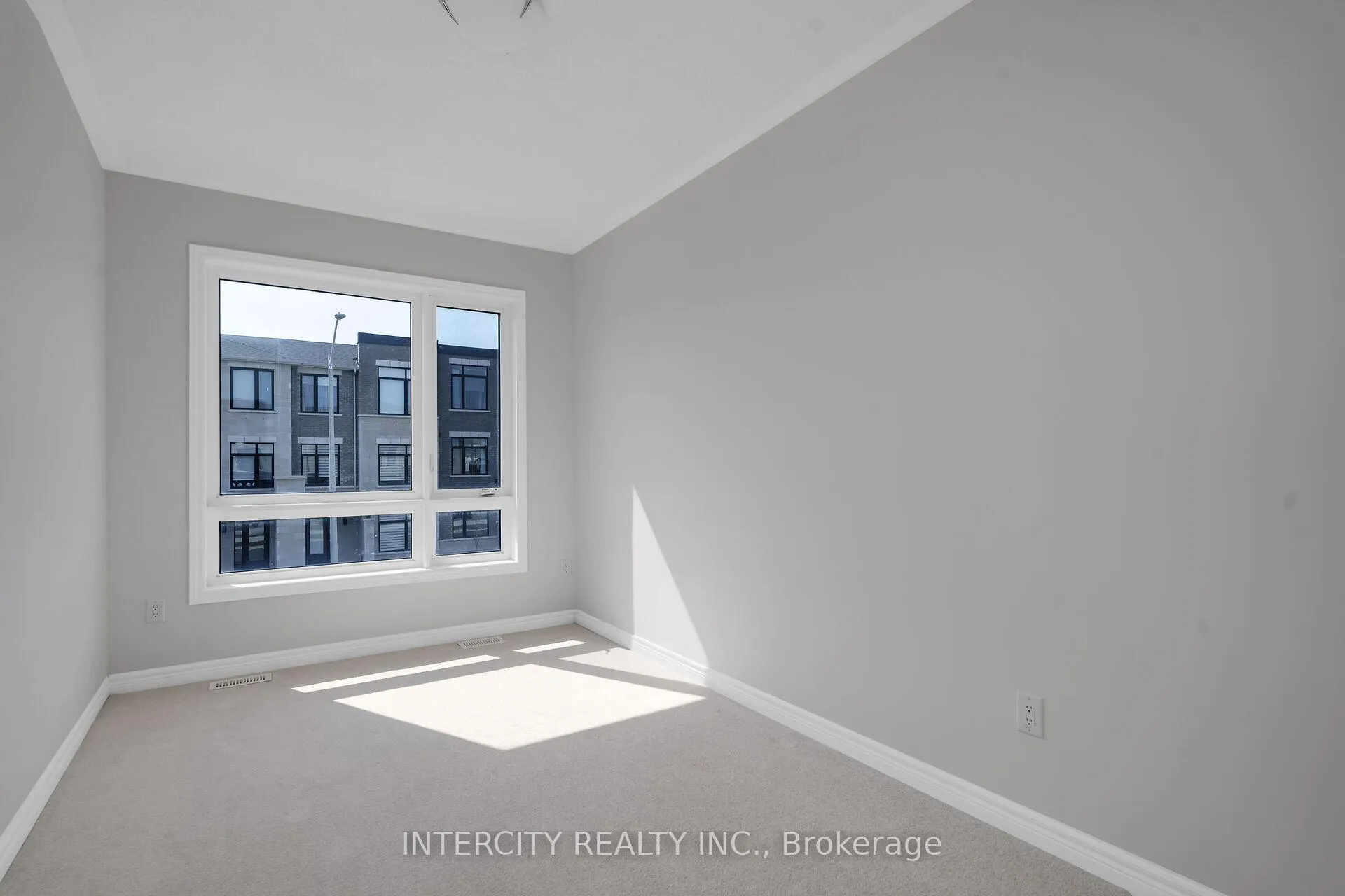 Photo 23 of 176 Mumbai Drive, Markham, Middlefield — HOMEH