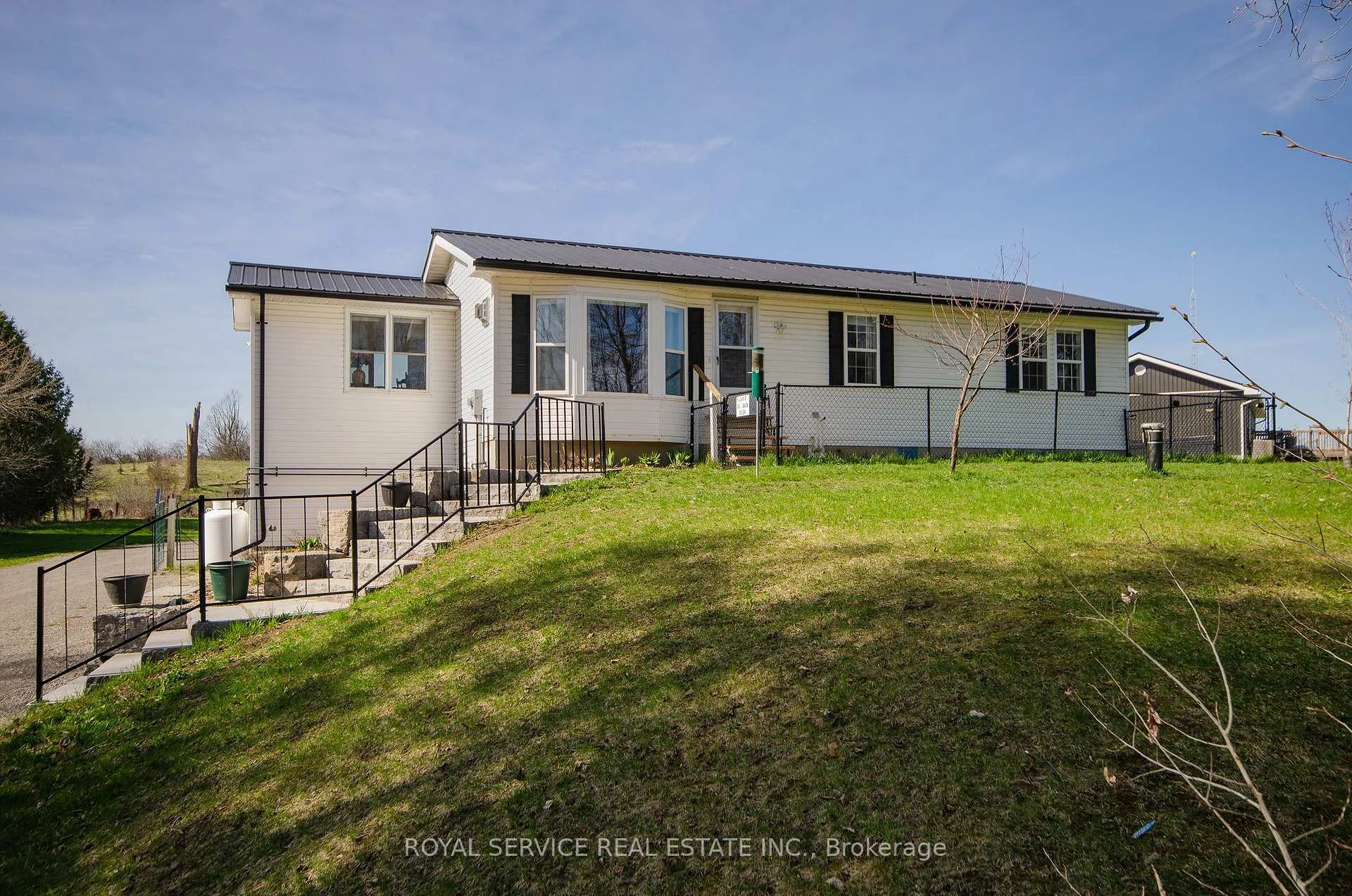 Photo 1 of 1206 Centre Line, Asphodel-Norwood, Rural Asphodel-Norwood — HOMEH