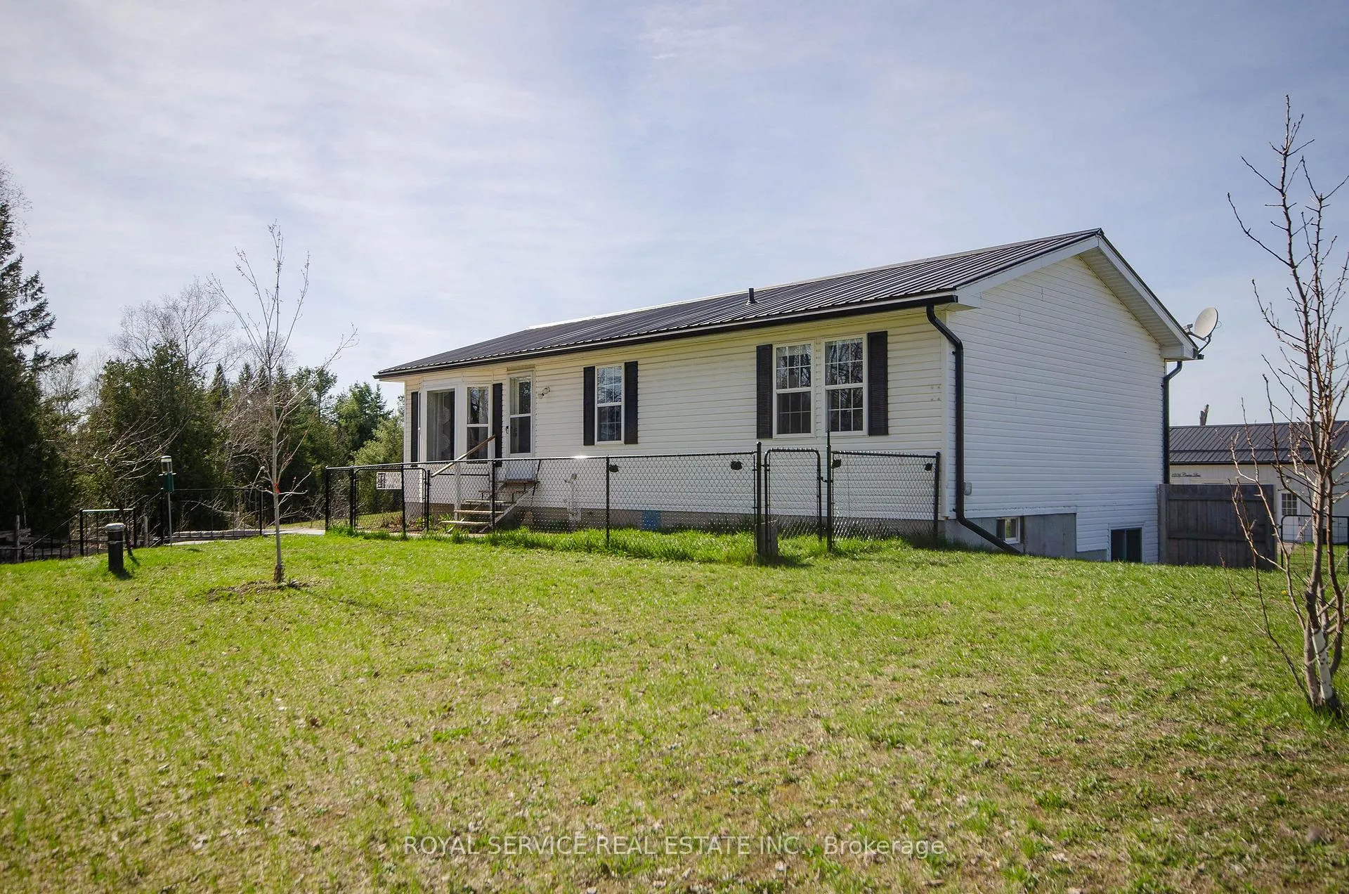 Photo 2 of 1206 Centre Line, Asphodel-Norwood, Rural Asphodel-Norwood — HOMEH