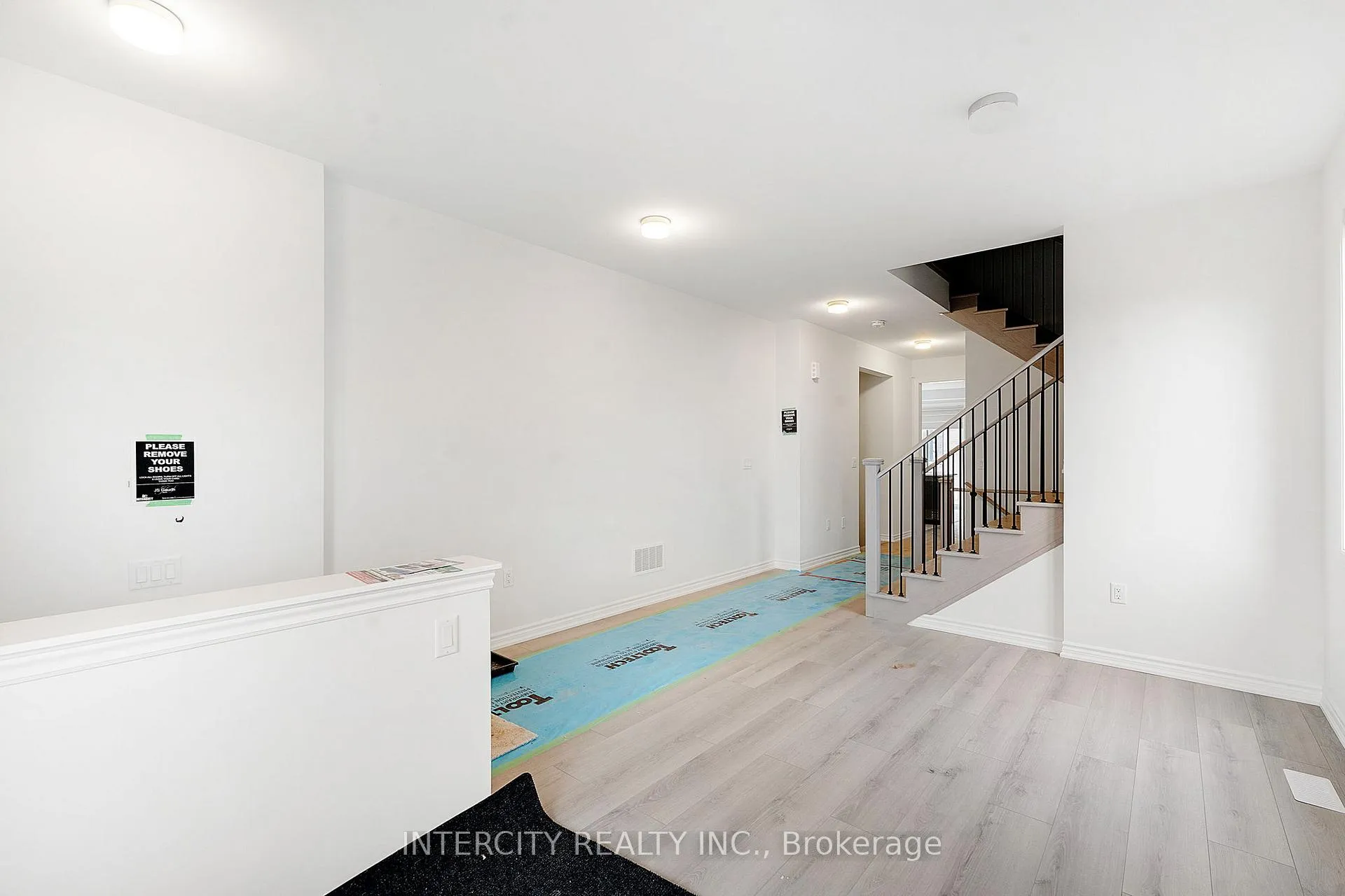 Photo 5 of 48 Watkins Road, Brampton, Sandringham-Wellington North — HOMEH