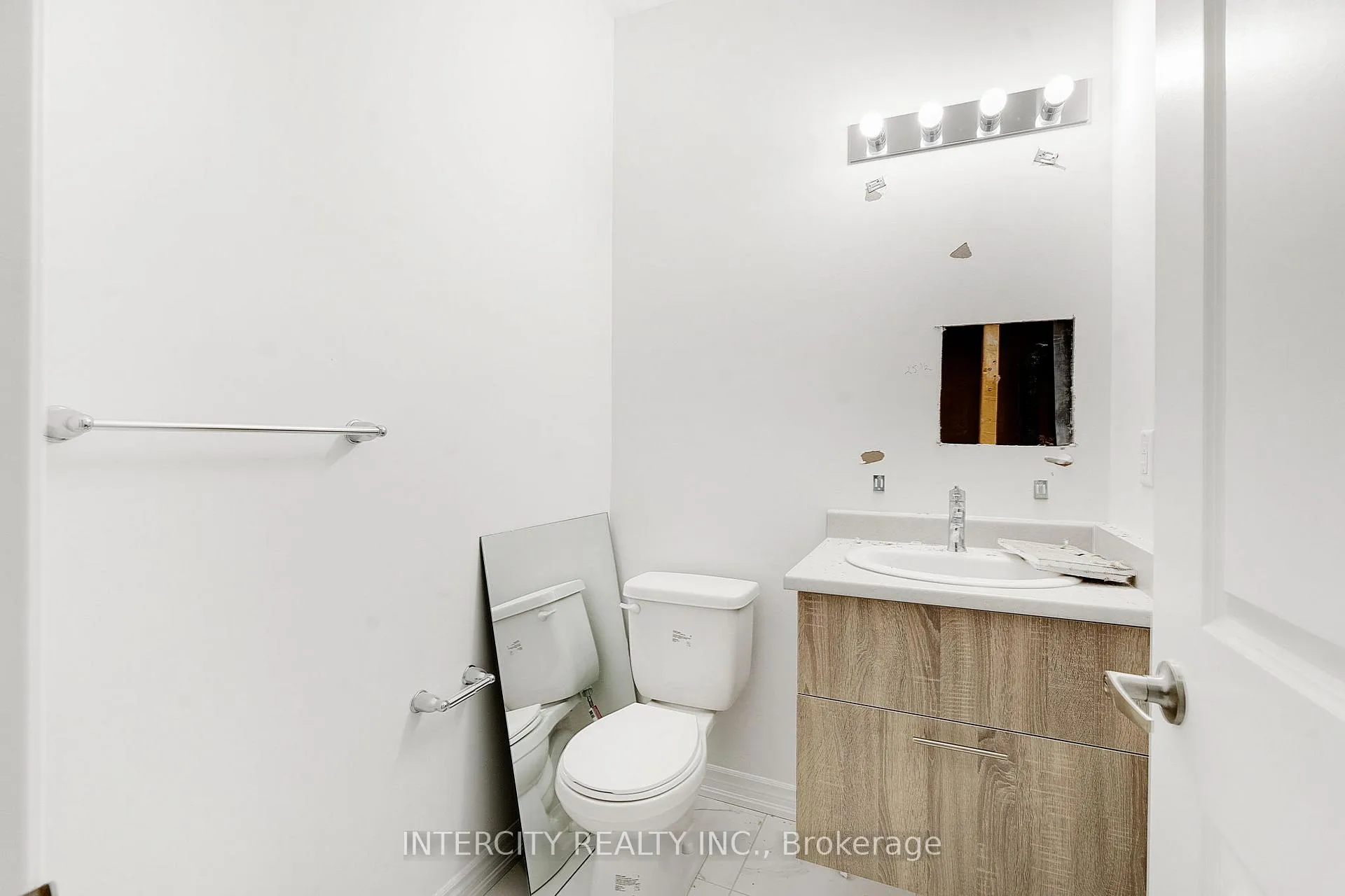 Photo 13 of 48 Watkins Road, Brampton, Sandringham-Wellington North — HOMEH