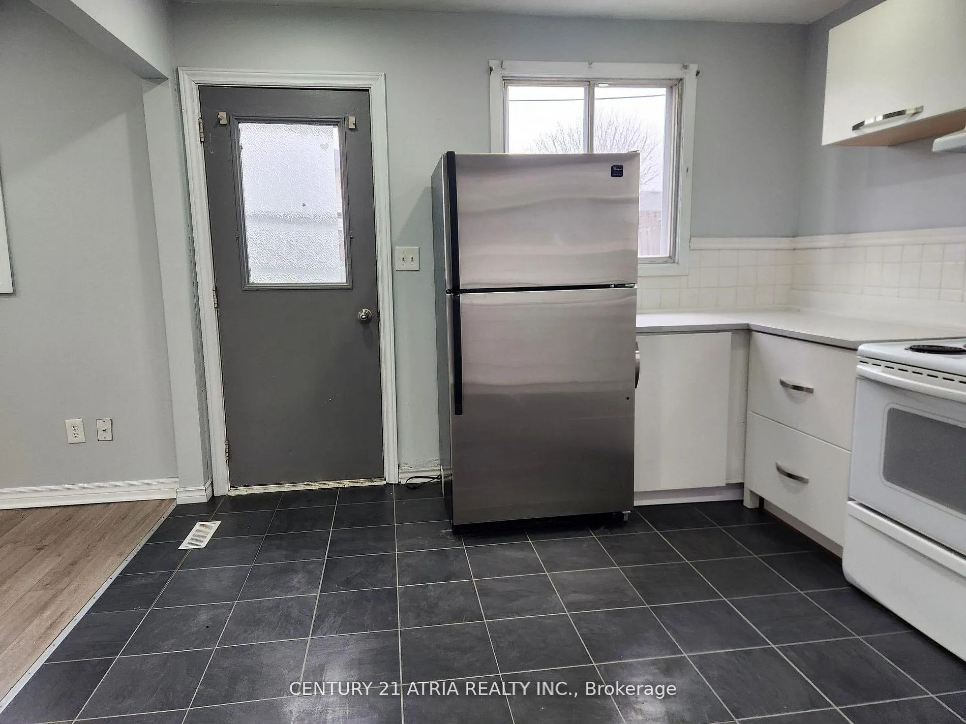 Photo 4 of Unit BSMT, 49 Lawrence Crescent, Clarington, Bowmanville — HOMEH