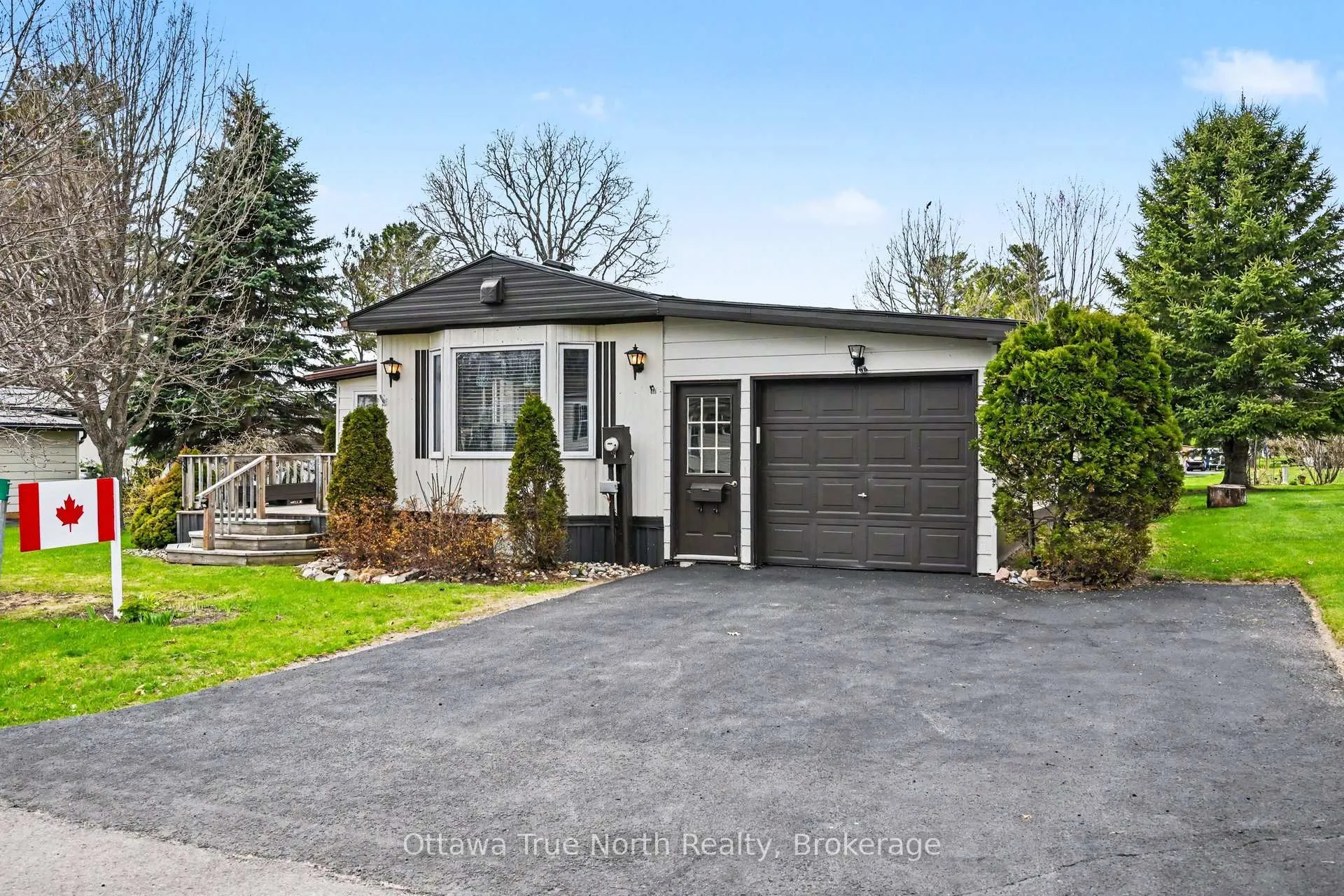 Photo 1 of 15 Hardwood Lane, McNab/Braeside, Mcnab/Braeside Twps — HOMEH